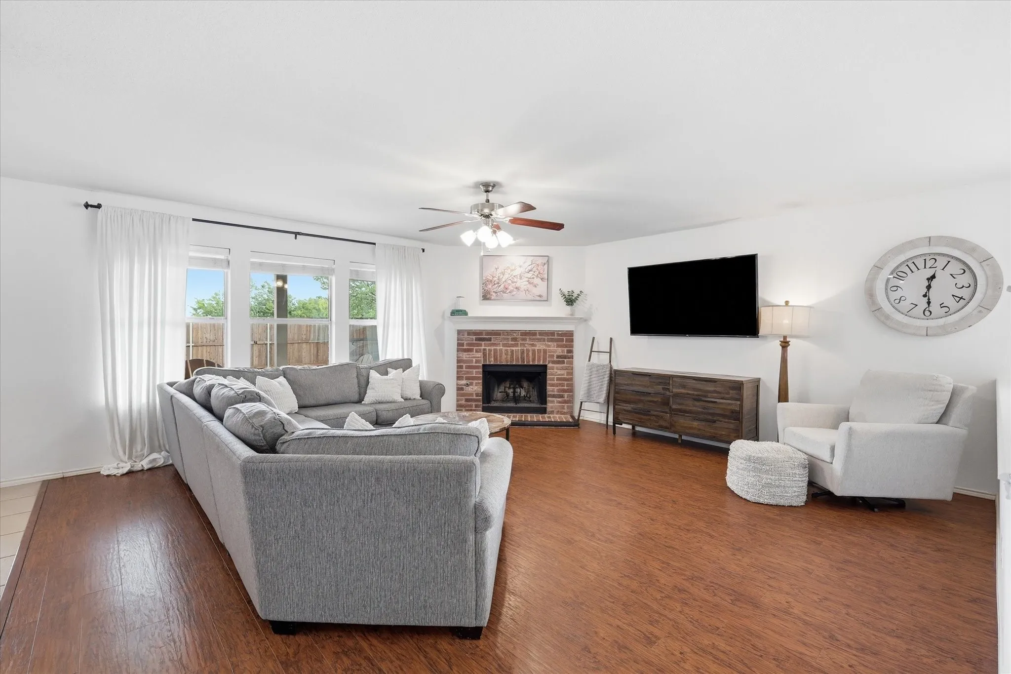 Single Family Residence For Sale in Collin County , 300 Highland Ridge Drive, Wylie, Texas 75098, 5 Bedroom, 4 Bathroom, 2 Garage spaces, 3,120 Sqft, built in 2007, mls#21362609, Real Estate Agent in Wylie, Homes For Sale in Collin county, Homes For Sale in Wylie, Realtor in Wylie Texas, Real Estate Brokerage Independent Realty Texas, Luminita Cordes Realtor