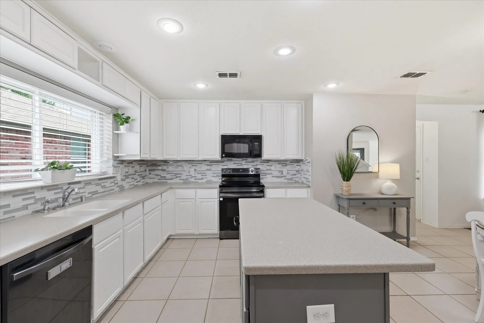Single Family Residence For Sale in Collin County , 300 Highland Ridge Drive, Wylie, Texas 75098, 5 Bedroom, 4 Bathroom, 2 Garage spaces, 3,120 Sqft, built in 2007, mls#21362609, Real Estate Agent in Wylie, Homes For Sale in Collin county, Homes For Sale in Wylie, Realtor in Wylie Texas, Real Estate Brokerage Independent Realty Texas, Luminita Cordes Realtor