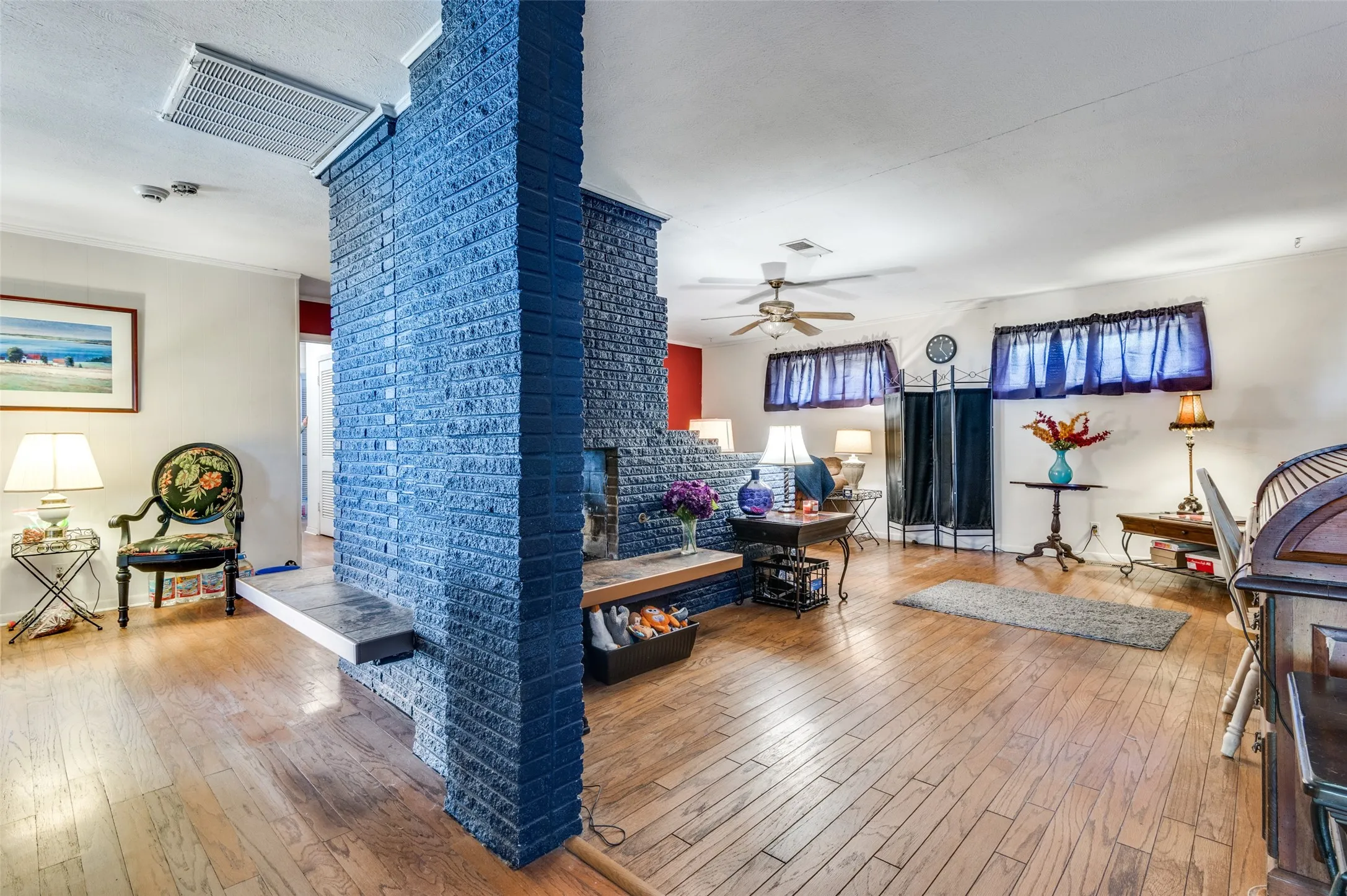 Single Family Residence For Sale in Dallas County , 3722 Devonshire Court W, Irving, Texas 75062, 3 Bedroom, 2 Bathroom, 2 Garage spaces, 1,442 Sqft, built in 1960, mls#21362033, Real Estate Agent in Irving, Homes For Sale in Dallas county, Homes For Sale in Irving, Realtor in Irving Texas, Real Estate Brokerage Independent Realty Texas, Luminita Cordes Realtor