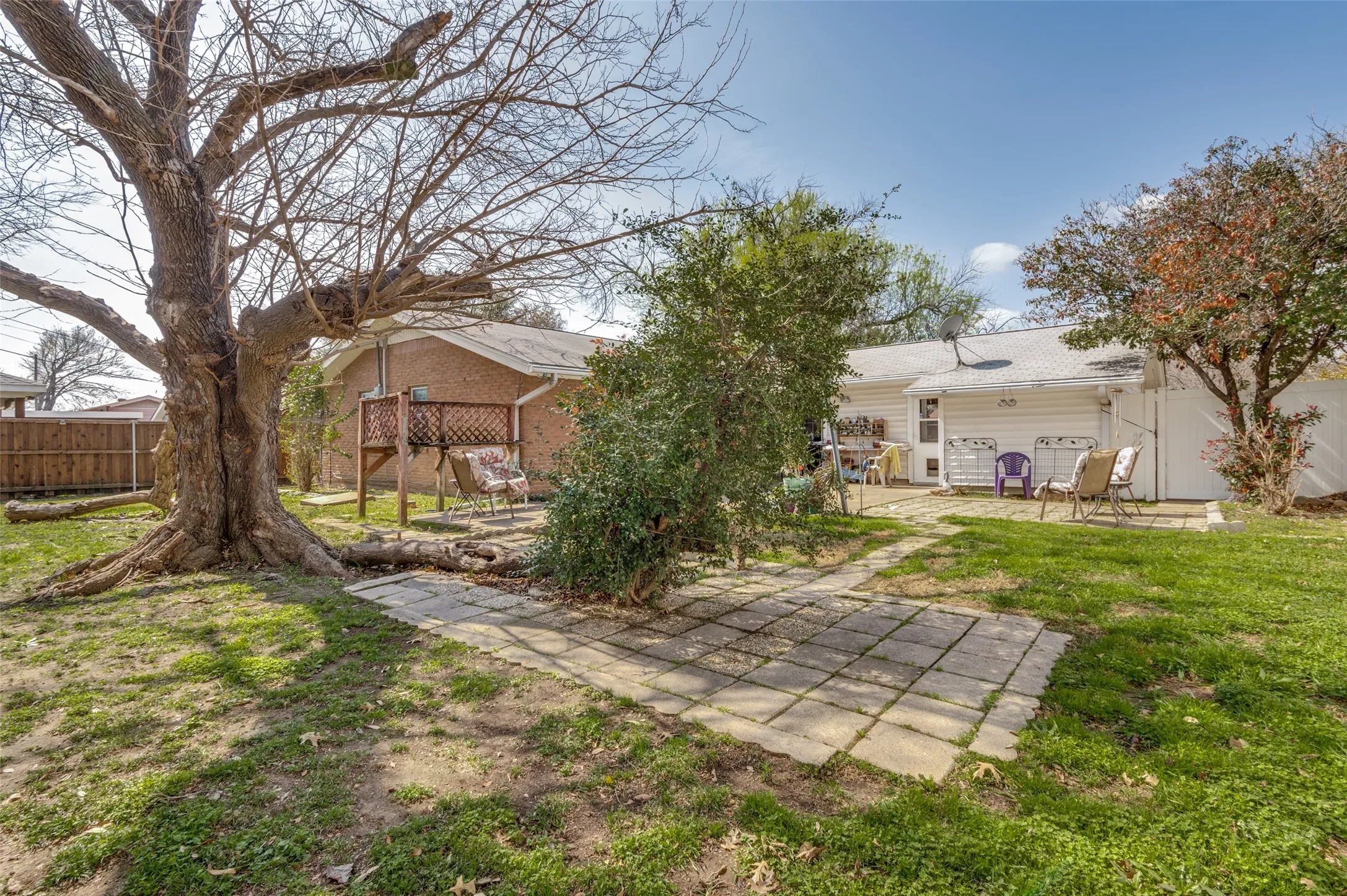 Single Family Residence For Sale in Dallas County , 3722 Devonshire Court W, Irving, Texas 75062, 3 Bedroom, 2 Bathroom, 2 Garage spaces, 1,442 Sqft, built in 1960, mls#21362033, Real Estate Agent in Irving, Homes For Sale in Dallas county, Homes For Sale in Irving, Realtor in Irving Texas, Real Estate Brokerage Independent Realty Texas, Luminita Cordes Realtor