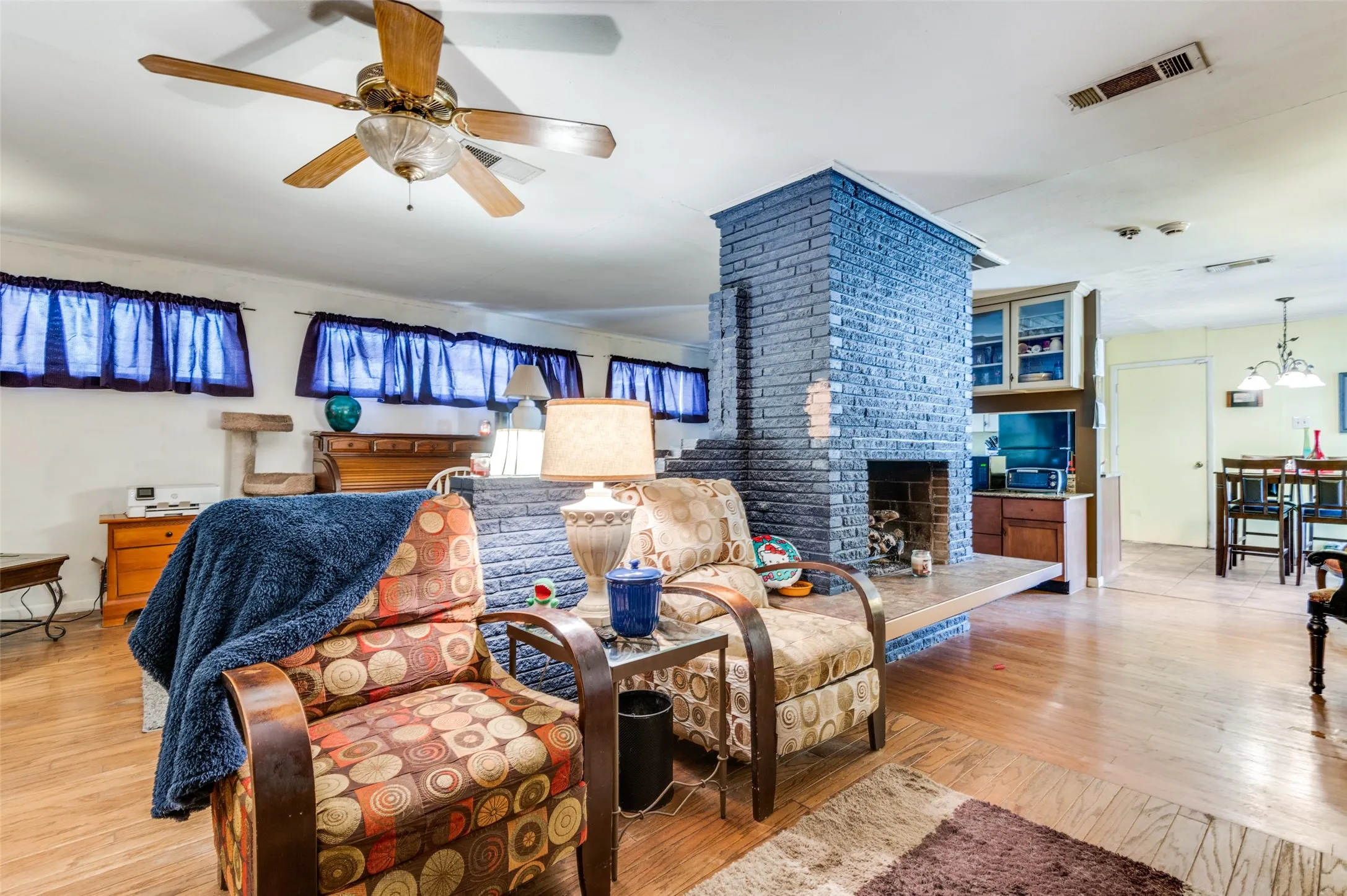 Single Family Residence For Sale in Dallas County , 3722 Devonshire Court W, Irving, Texas 75062, 3 Bedroom, 2 Bathroom, 2 Garage spaces, 1,442 Sqft, built in 1960, mls#21362033, Real Estate Agent in Irving, Homes For Sale in Dallas county, Homes For Sale in Irving, Realtor in Irving Texas, Real Estate Brokerage Independent Realty Texas, Luminita Cordes Realtor