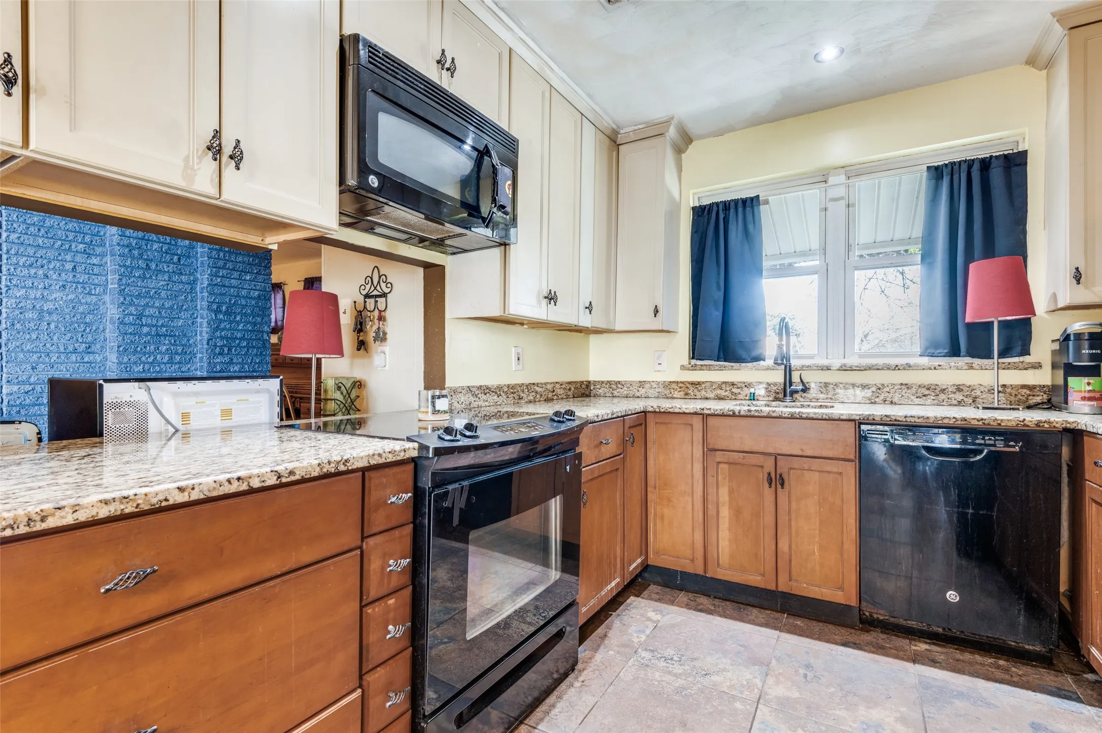 Single Family Residence For Sale in Dallas County , 3722 Devonshire Court W, Irving, Texas 75062, 3 Bedroom, 2 Bathroom, 2 Garage spaces, 1,442 Sqft, built in 1960, mls#21362033, Real Estate Agent in Irving, Homes For Sale in Dallas county, Homes For Sale in Irving, Realtor in Irving Texas, Real Estate Brokerage Independent Realty Texas, Luminita Cordes Realtor