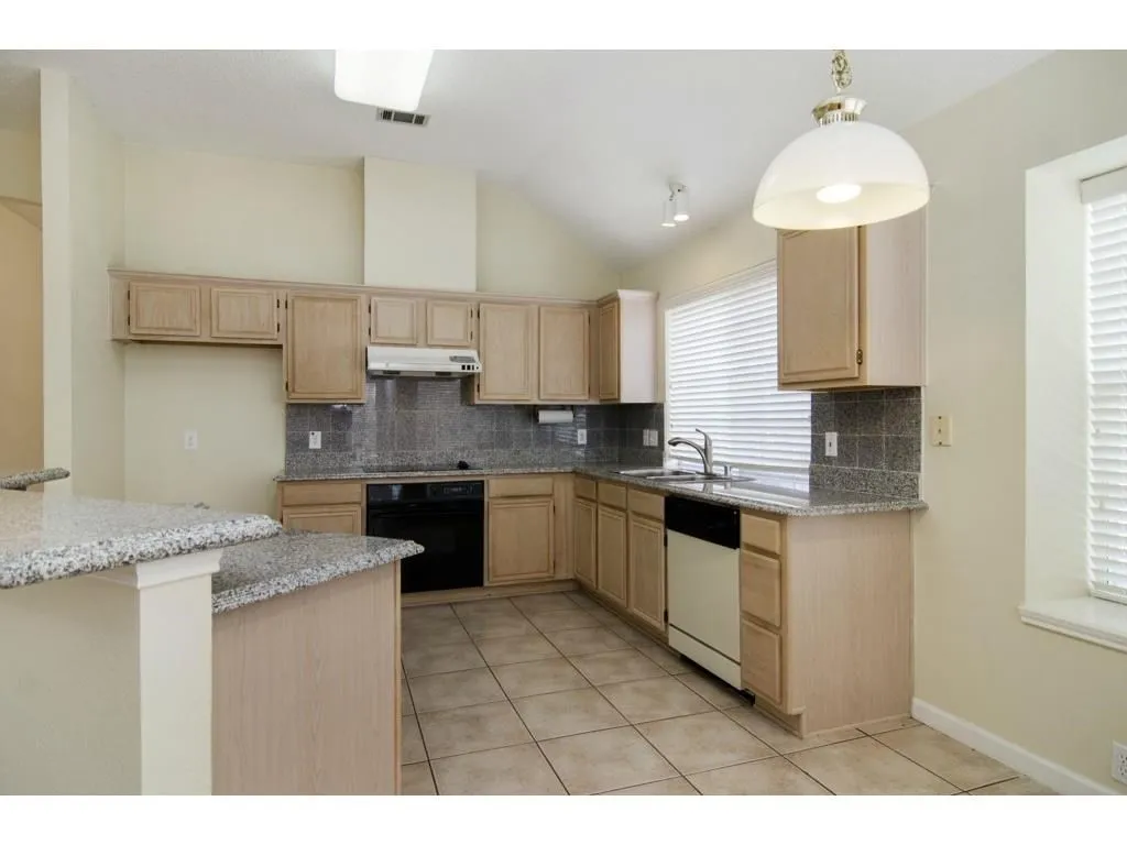 Single Family Residence For Rent in Collin County , 5808 Coldcreek Court, Plano, Texas 75093, 3 Bedroom, 2 Bathroom, 2 Garage spaces, 1,685 Sqft, built in 1994, mls#21362603, Real Estate Agent in Plano, Homes For Rent in Collin county, Homes For Rent in Plano, Realtor in Plano Texas, Real Estate Brokerage Independent Realty Texas, Luminita Cordes Realtor