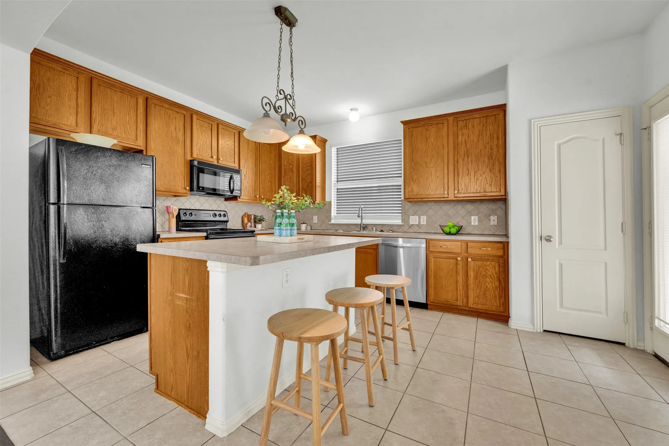 Single Family Residence For Rent in Denton County , 10108 Cherry Hill Lane, Providence Village, Texas 76227, 4 Bedroom, 3 Bathroom, 2 Garage spaces, 2,005 Sqft, built in 2004, mls#21362627, Real Estate Agent in Providence Village, Homes For Rent in Denton county, Homes For Rent in Providence Village, Realtor in Providence Village Texas, Real Estate Brokerage Independent Realty Texas, Luminita Cordes Realtor