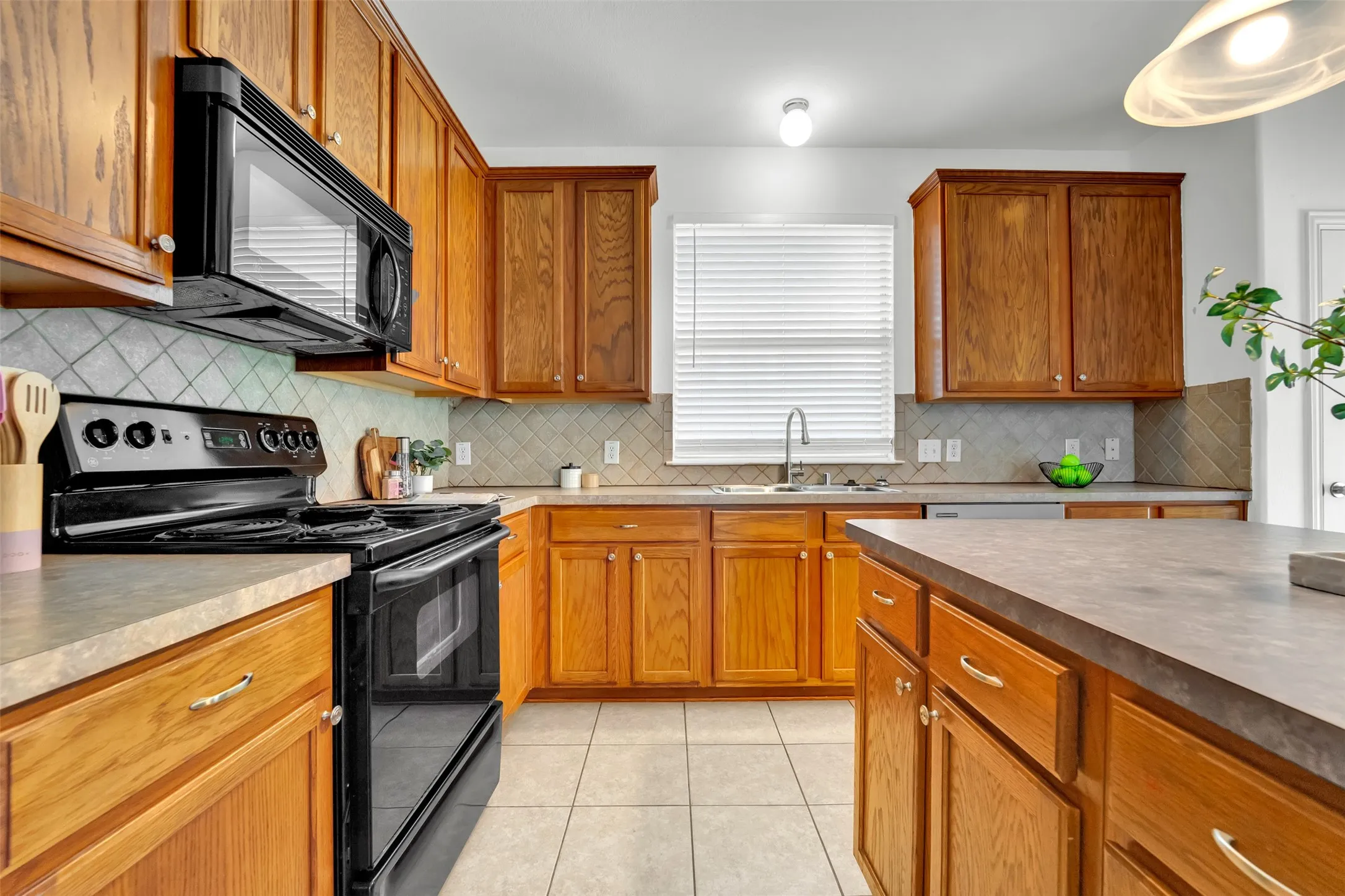 Single Family Residence For Rent in Denton County , 10108 Cherry Hill Lane, Providence Village, Texas 76227, 4 Bedroom, 3 Bathroom, 2 Garage spaces, 2,005 Sqft, built in 2004, mls#21362627, Real Estate Agent in Providence Village, Homes For Rent in Denton county, Homes For Rent in Providence Village, Realtor in Providence Village Texas, Real Estate Brokerage Independent Realty Texas, Luminita Cordes Realtor