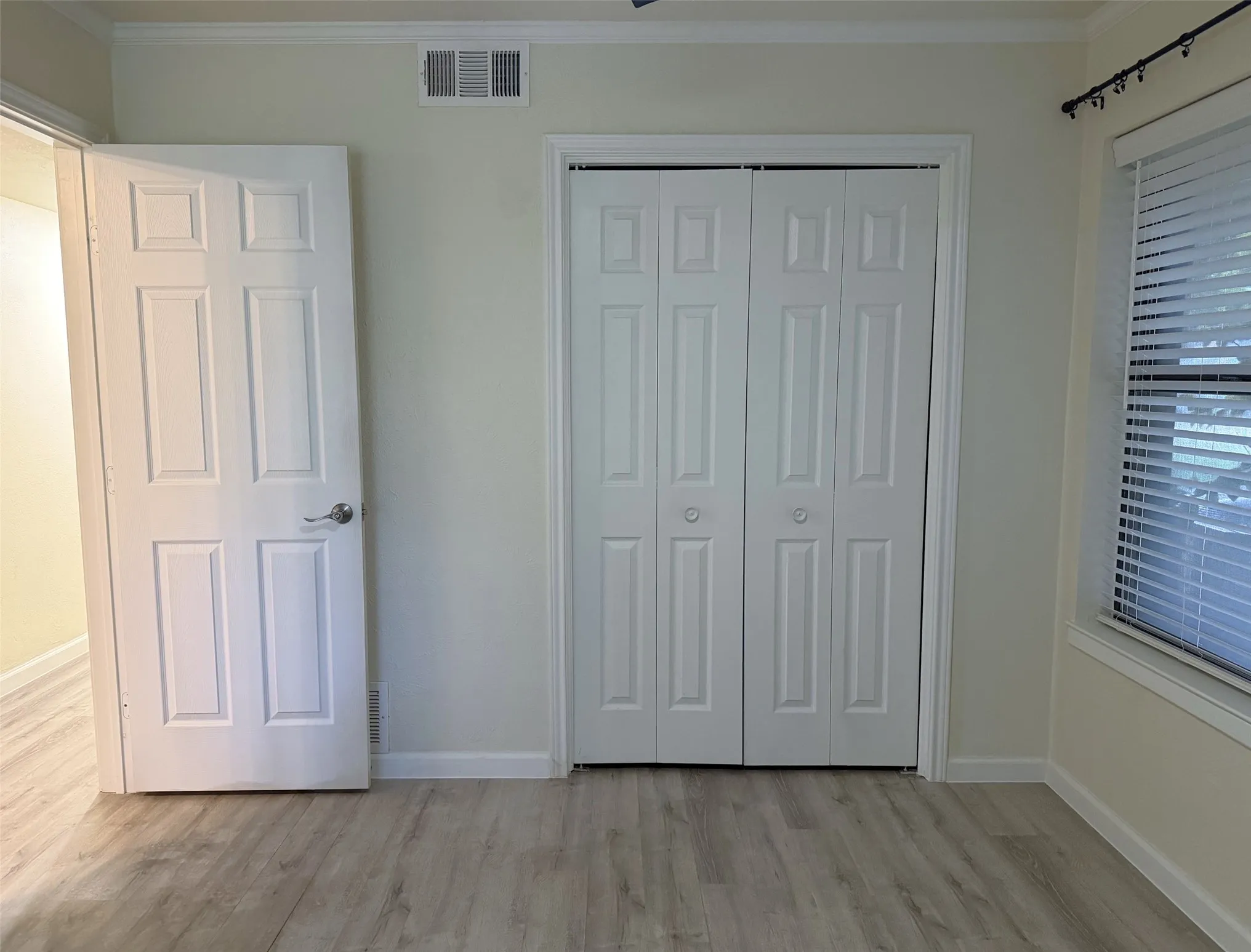 Single Family Residence For Rent in Denton County , 101 Kathryn Drive, Sanger, Texas 76266, 2 Bedroom, 1 Bathroom, 1 Garage spaces, 1,077 Sqft, built in 1982, mls#21362041, Real Estate Agent in Sanger, Homes For Rent in Denton county, Homes For Rent in Sanger, Realtor in Sanger Texas, Real Estate Brokerage Independent Realty Texas, Luminita Cordes Realtor