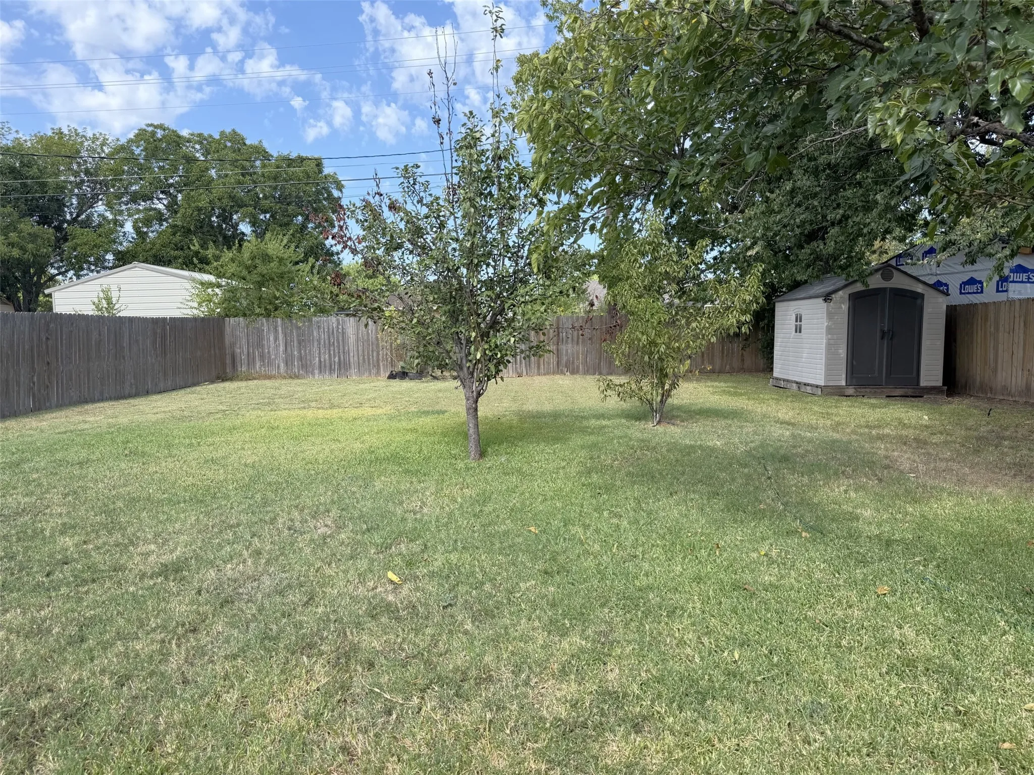Single Family Residence For Rent in Denton County , 101 Kathryn Drive, Sanger, Texas 76266, 2 Bedroom, 1 Bathroom, 1 Garage spaces, 1,077 Sqft, built in 1982, mls#21362041, Real Estate Agent in Sanger, Homes For Rent in Denton county, Homes For Rent in Sanger, Realtor in Sanger Texas, Real Estate Brokerage Independent Realty Texas, Luminita Cordes Realtor