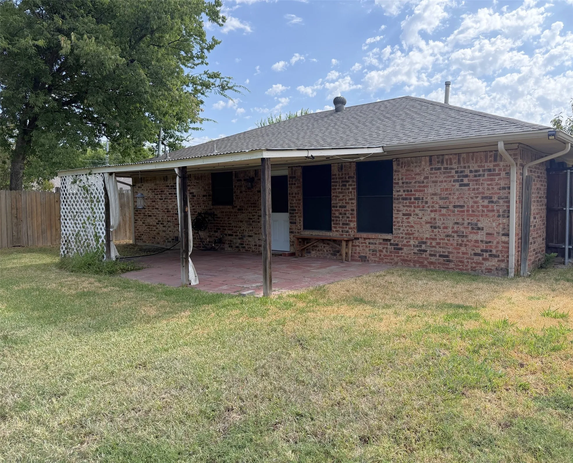 Single Family Residence For Rent in Denton County , 101 Kathryn Drive, Sanger, Texas 76266, 2 Bedroom, 1 Bathroom, 1 Garage spaces, 1,077 Sqft, built in 1982, mls#21362041, Real Estate Agent in Sanger, Homes For Rent in Denton county, Homes For Rent in Sanger, Realtor in Sanger Texas, Real Estate Brokerage Independent Realty Texas, Luminita Cordes Realtor