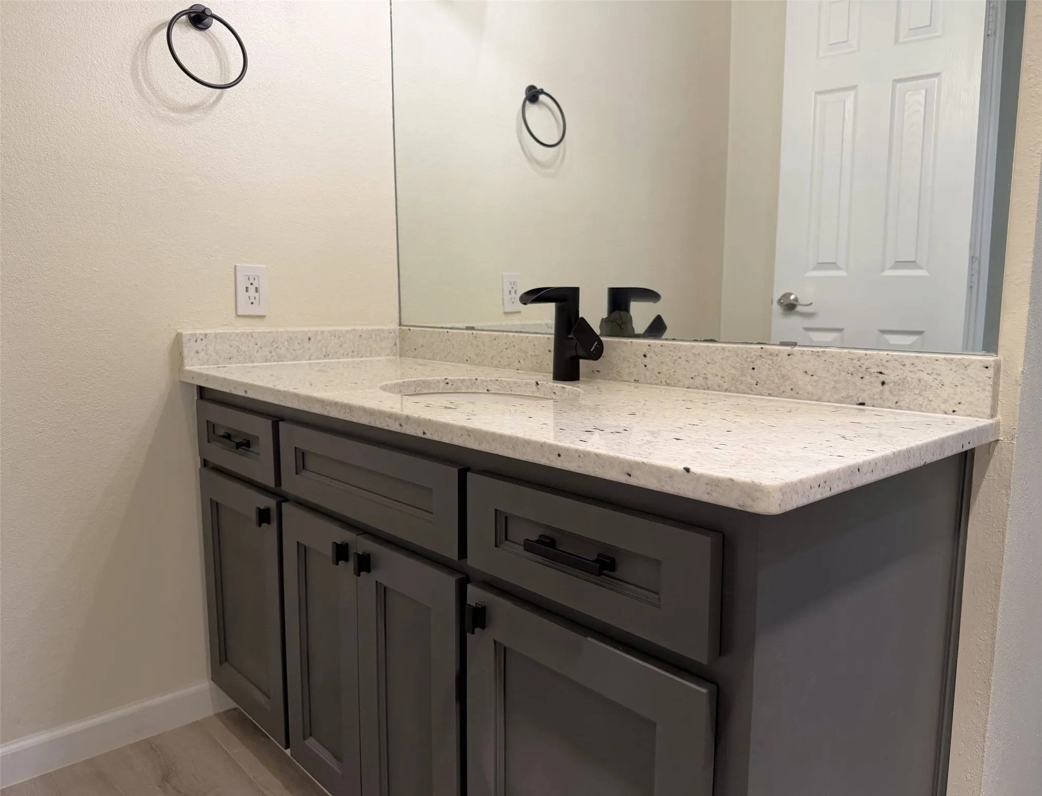Single Family Residence For Rent in Denton County , 101 Kathryn Drive, Sanger, Texas 76266, 2 Bedroom, 1 Bathroom, 1 Garage spaces, 1,077 Sqft, built in 1982, mls#21362041, Real Estate Agent in Sanger, Homes For Rent in Denton county, Homes For Rent in Sanger, Realtor in Sanger Texas, Real Estate Brokerage Independent Realty Texas, Luminita Cordes Realtor