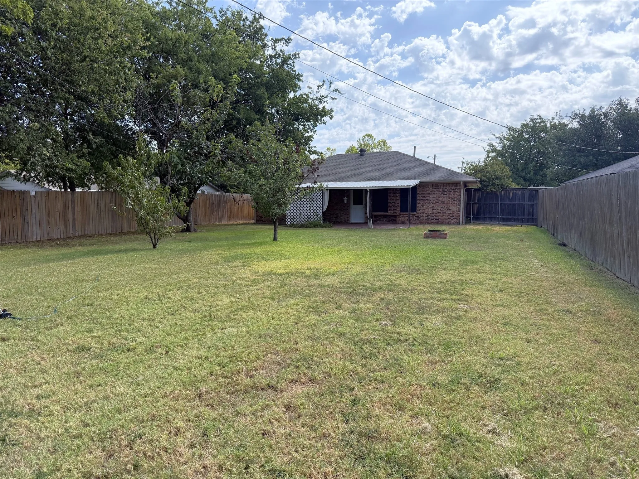 Single Family Residence For Rent in Denton County , 101 Kathryn Drive, Sanger, Texas 76266, 2 Bedroom, 1 Bathroom, 1 Garage spaces, 1,077 Sqft, built in 1982, mls#21362041, Real Estate Agent in Sanger, Homes For Rent in Denton county, Homes For Rent in Sanger, Realtor in Sanger Texas, Real Estate Brokerage Independent Realty Texas, Luminita Cordes Realtor
