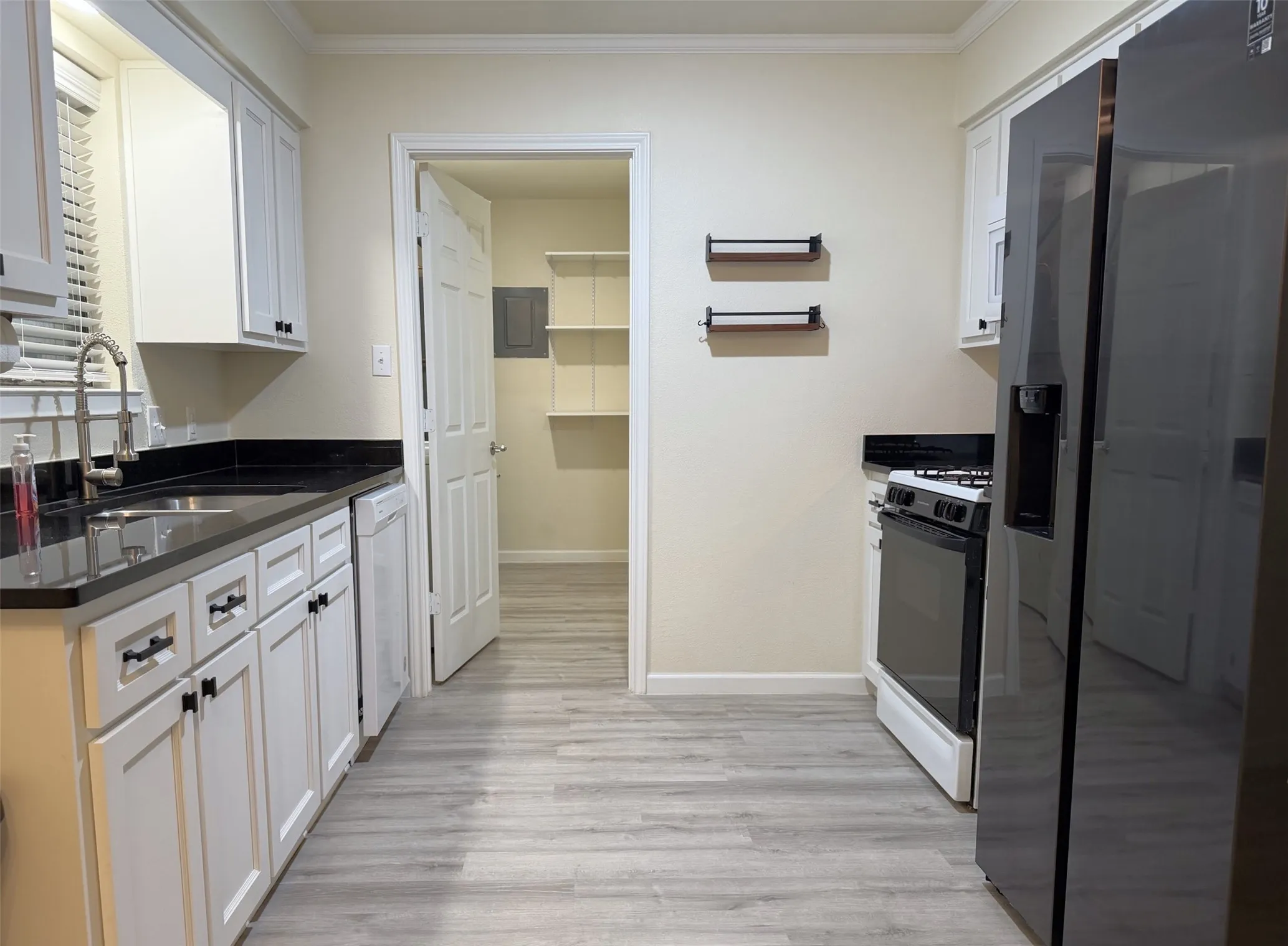 Single Family Residence For Rent in Denton County , 101 Kathryn Drive, Sanger, Texas 76266, 2 Bedroom, 1 Bathroom, 1 Garage spaces, 1,077 Sqft, built in 1982, mls#21362041, Real Estate Agent in Sanger, Homes For Rent in Denton county, Homes For Rent in Sanger, Realtor in Sanger Texas, Real Estate Brokerage Independent Realty Texas, Luminita Cordes Realtor