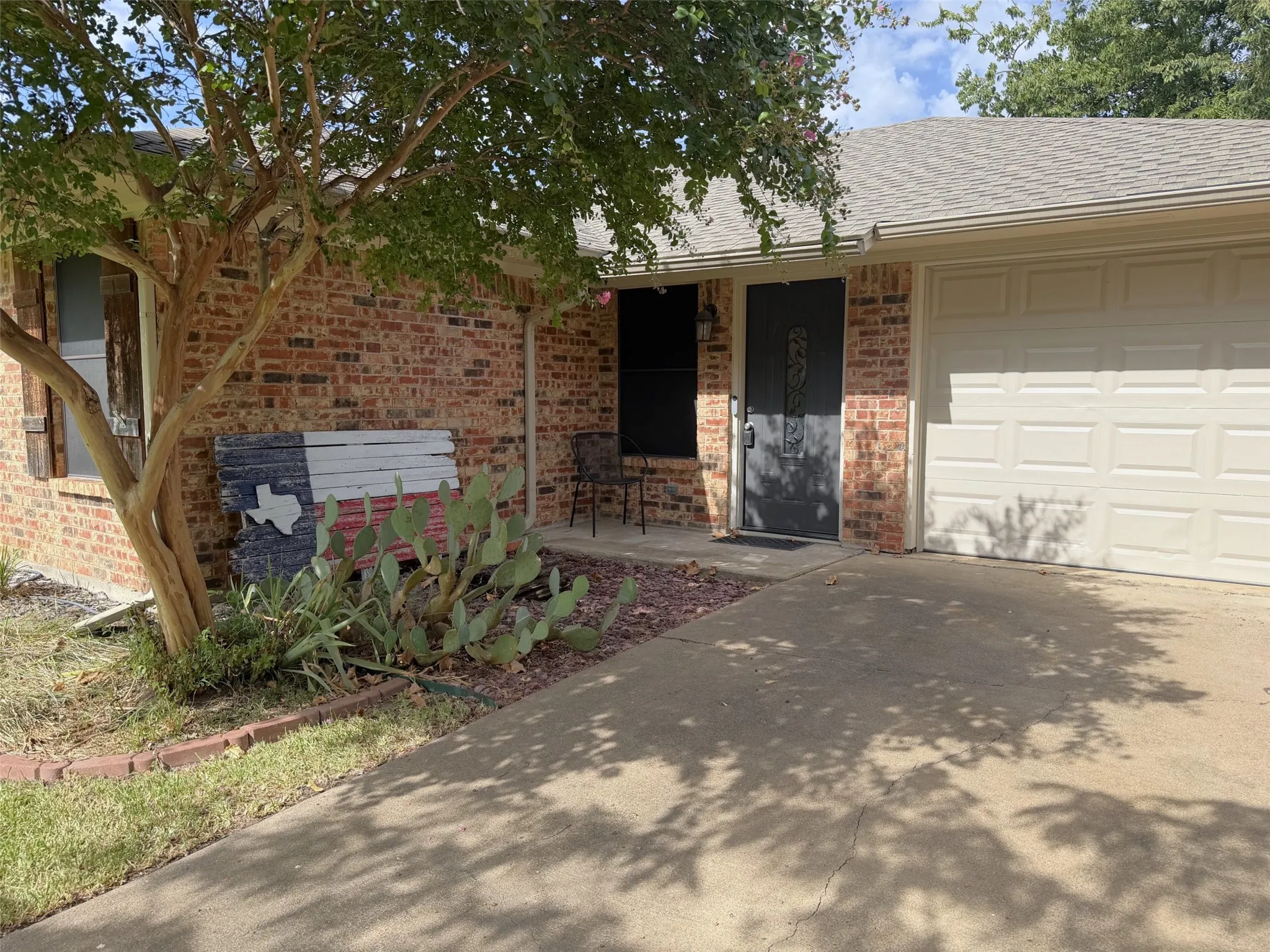 Single Family Residence For Rent in Denton County , 101 Kathryn Drive, Sanger, Texas 76266, 2 Bedroom, 1 Bathroom, 1 Garage spaces, 1,077 Sqft, built in 1982, mls#21362041, Real Estate Agent in Sanger, Homes For Rent in Denton county, Homes For Rent in Sanger, Realtor in Sanger Texas, Real Estate Brokerage Independent Realty Texas, Luminita Cordes Realtor