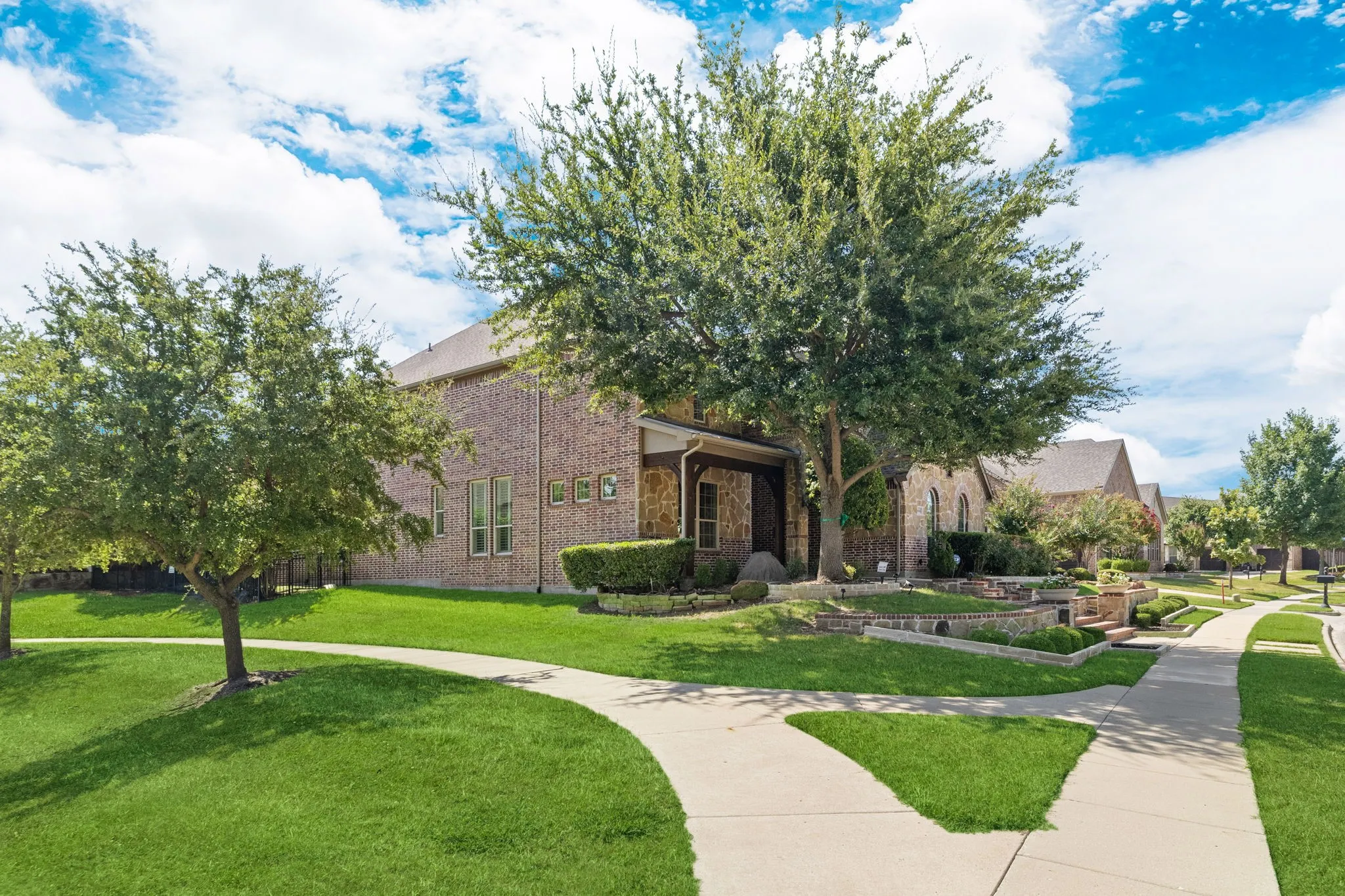 Single Family Residence For Sale in Denton County , 4604 Golden Mew Drive, Carrollton, Texas 75010, 4 Bedroom, 4 Bathroom, 3 Garage spaces, 3,882 Sqft, built in 2010, mls#21362520, Real Estate Agent in Carrollton, Homes For Sale in Denton county, Homes For Sale in Carrollton, Realtor in Carrollton Texas, Real Estate Brokerage Independent Realty Texas, Luminita Cordes Realtor