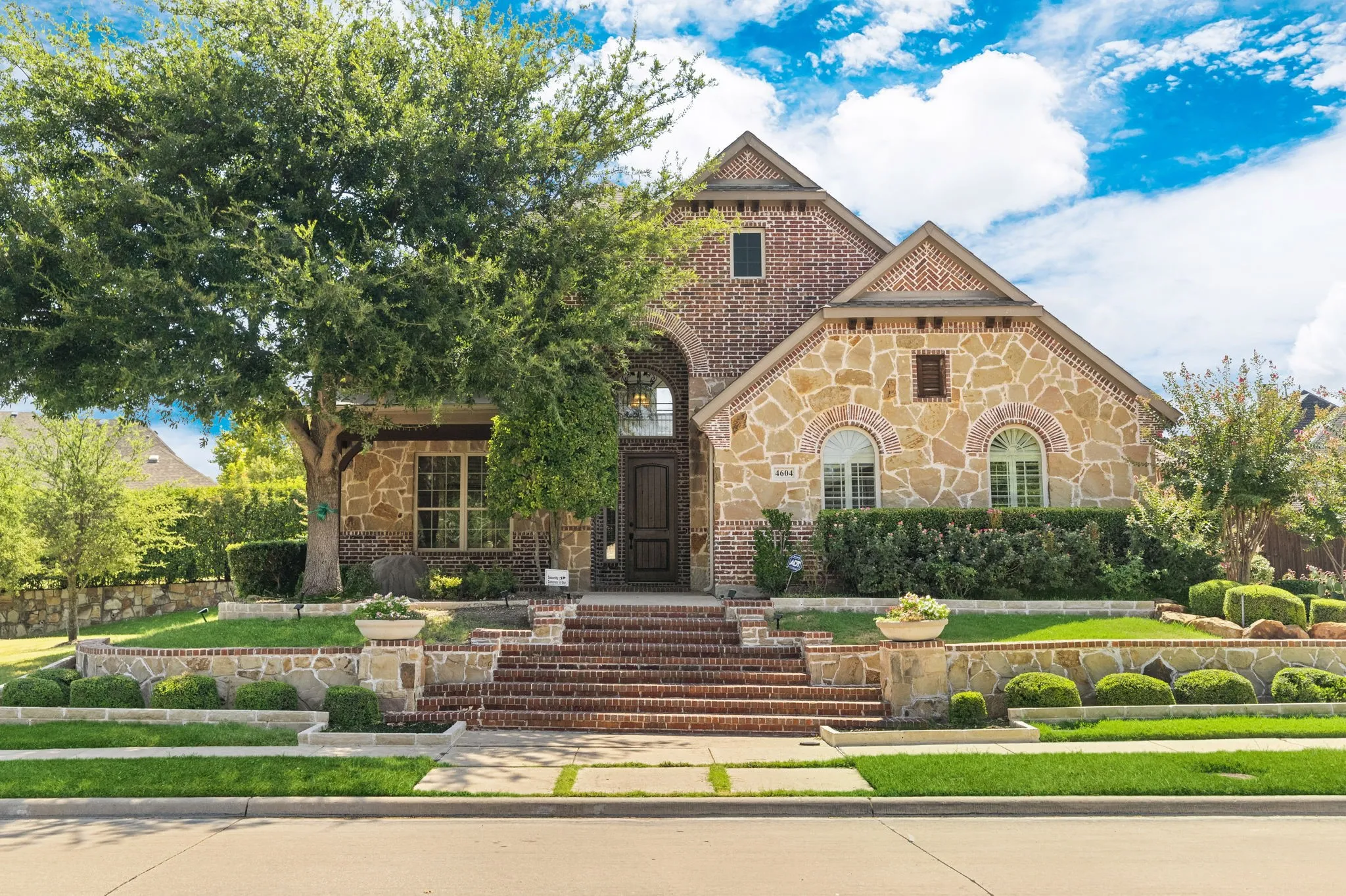 Single Family Residence For Sale in Denton County , 4604 Golden Mew Drive, Carrollton, Texas 75010, 4 Bedroom, 4 Bathroom, 3 Garage spaces, 3,882 Sqft, built in 2010, mls#21362520, Real Estate Agent in Carrollton, Homes For Sale in Denton county, Homes For Sale in Carrollton, Realtor in Carrollton Texas, Real Estate Brokerage Independent Realty Texas, Luminita Cordes Realtor