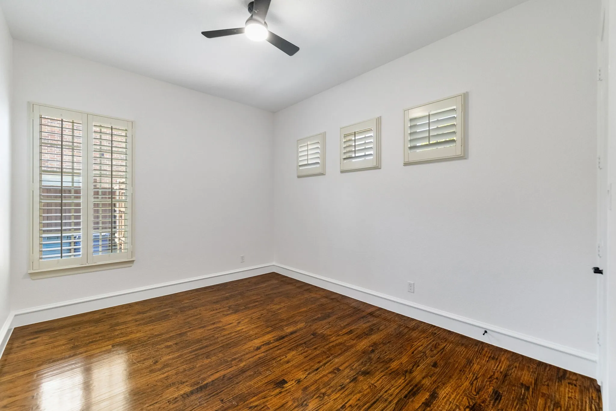 Single Family Residence For Sale in Denton County , 4604 Golden Mew Drive, Carrollton, Texas 75010, 4 Bedroom, 4 Bathroom, 3 Garage spaces, 3,882 Sqft, built in 2010, mls#21362520, Real Estate Agent in Carrollton, Homes For Sale in Denton county, Homes For Sale in Carrollton, Realtor in Carrollton Texas, Real Estate Brokerage Independent Realty Texas, Luminita Cordes Realtor