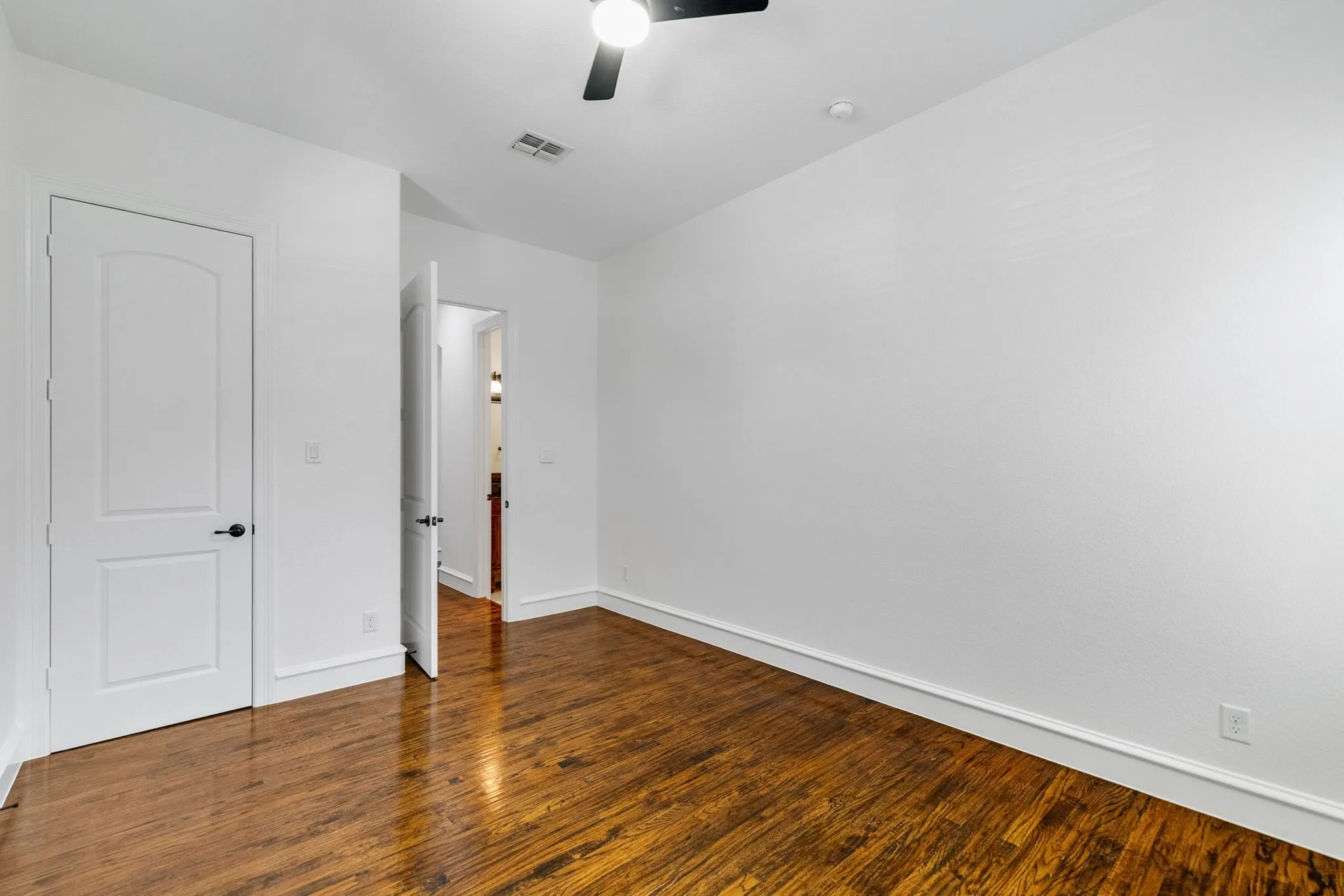 Single Family Residence For Sale in Denton County , 4604 Golden Mew Drive, Carrollton, Texas 75010, 4 Bedroom, 4 Bathroom, 3 Garage spaces, 3,882 Sqft, built in 2010, mls#21362520, Real Estate Agent in Carrollton, Homes For Sale in Denton county, Homes For Sale in Carrollton, Realtor in Carrollton Texas, Real Estate Brokerage Independent Realty Texas, Luminita Cordes Realtor