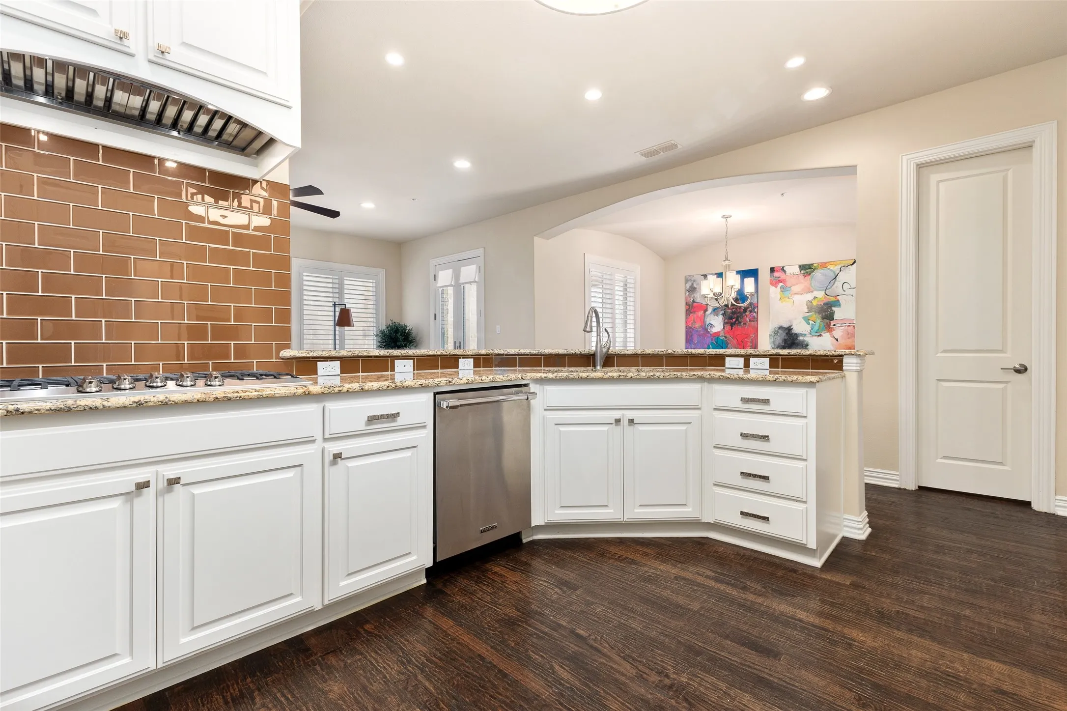 Condominium For Sale in Dallas County , 2811 Hood Street E, Dallas, Texas 75219, 2 Bedroom, 3 Bathroom, 2 Garage spaces, 1,779 Sqft, built in 2011, mls#21361604, Real Estate Agent in Dallas, Homes For Sale in Dallas county, Homes For Sale in Dallas, Realtor in Dallas Texas, Real Estate Brokerage Independent Realty Texas, Luminita Cordes Realtor
