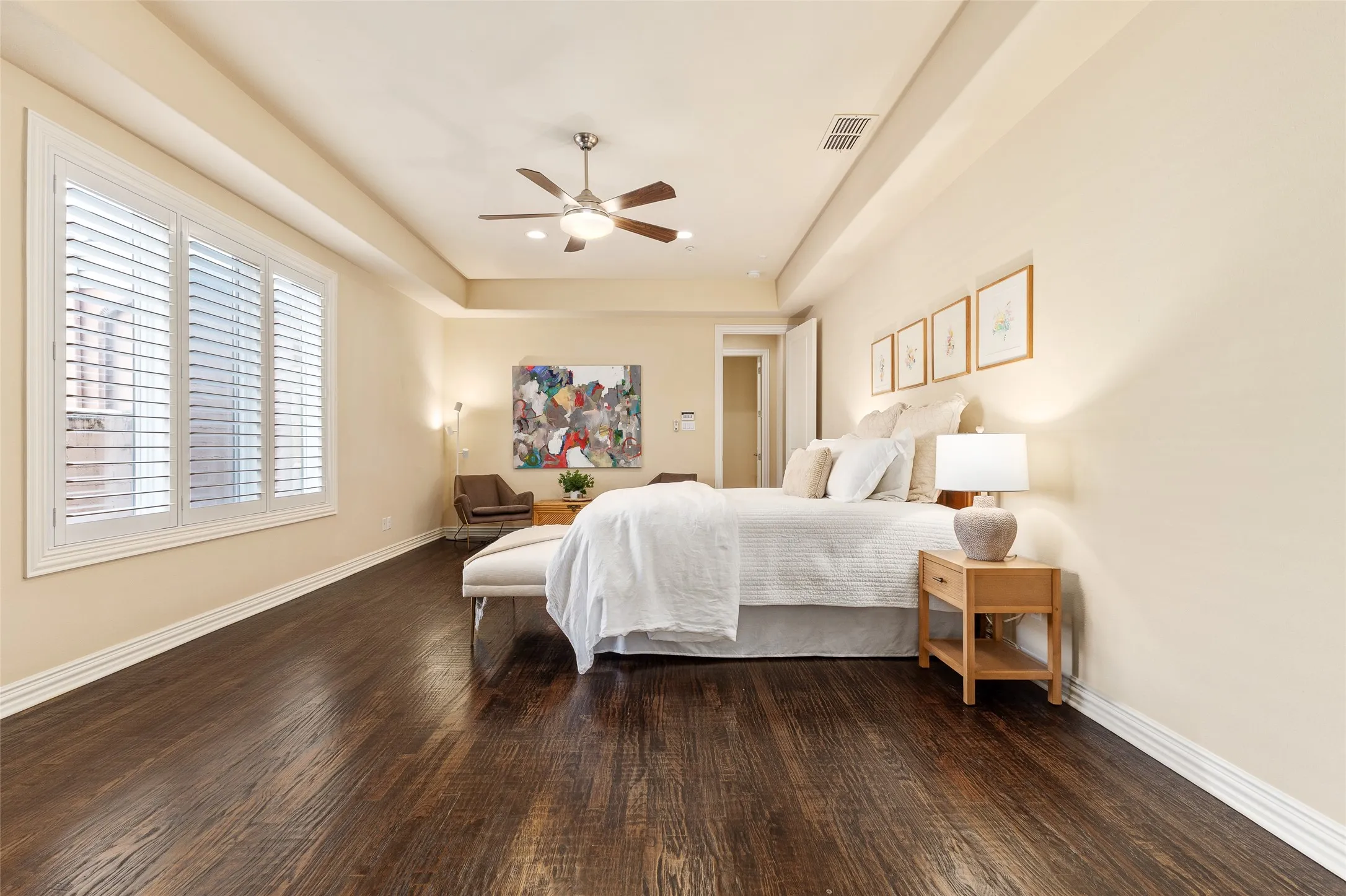 Condominium For Sale in Dallas County , 2811 Hood Street E, Dallas, Texas 75219, 2 Bedroom, 3 Bathroom, 2 Garage spaces, 1,779 Sqft, built in 2011, mls#21361604, Real Estate Agent in Dallas, Homes For Sale in Dallas county, Homes For Sale in Dallas, Realtor in Dallas Texas, Real Estate Brokerage Independent Realty Texas, Luminita Cordes Realtor