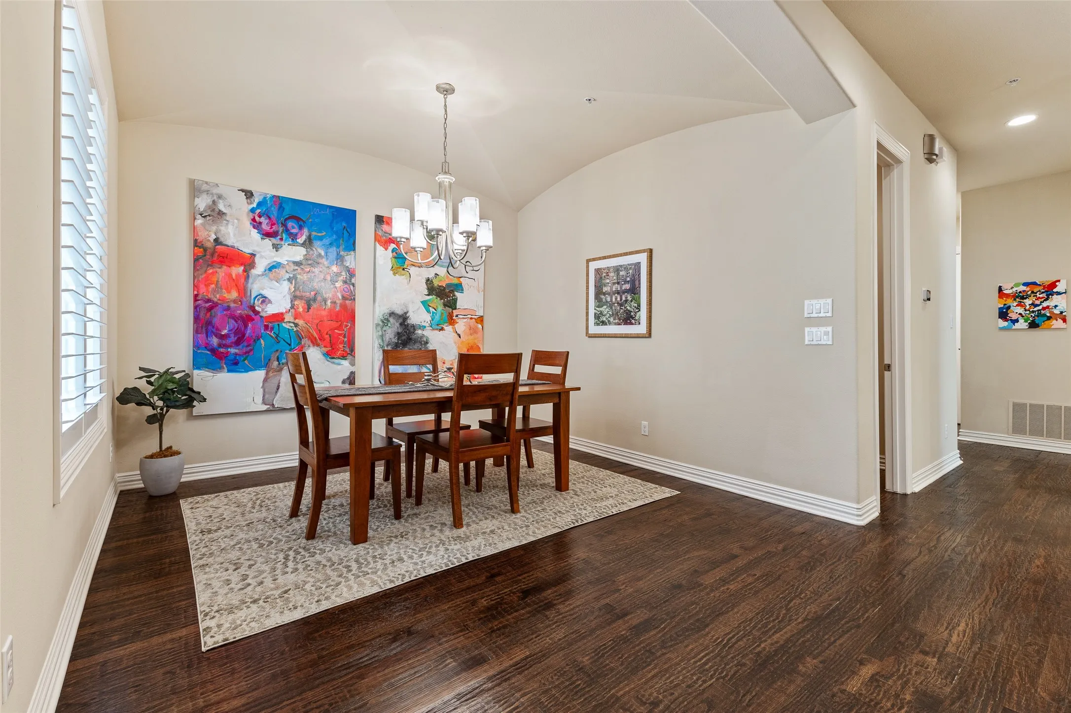 Condominium For Sale in Dallas County , 2811 Hood Street E, Dallas, Texas 75219, 2 Bedroom, 3 Bathroom, 2 Garage spaces, 1,779 Sqft, built in 2011, mls#21361604, Real Estate Agent in Dallas, Homes For Sale in Dallas county, Homes For Sale in Dallas, Realtor in Dallas Texas, Real Estate Brokerage Independent Realty Texas, Luminita Cordes Realtor