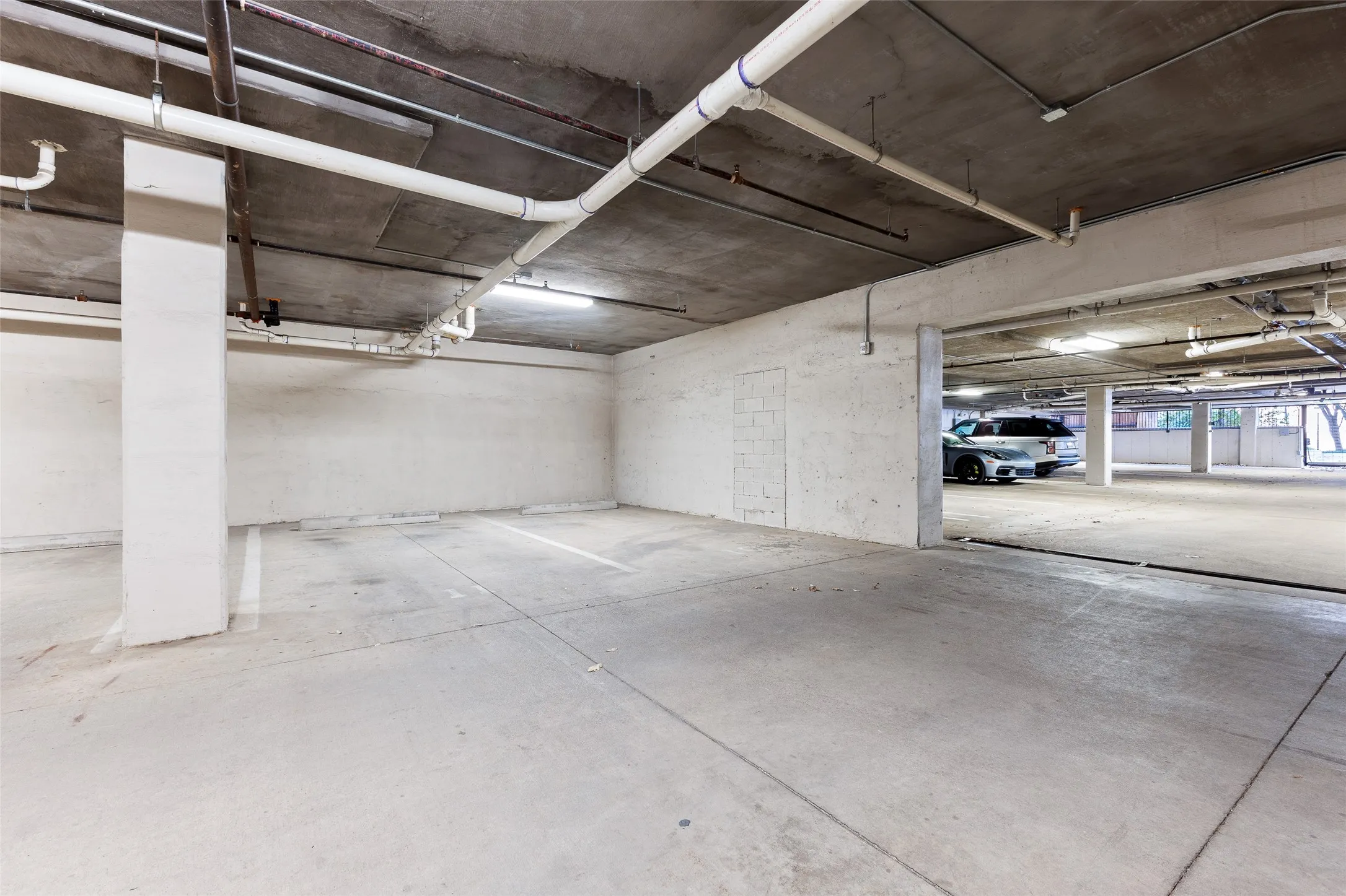 Condominium For Sale in Dallas County , 2811 Hood Street E, Dallas, Texas 75219, 2 Bedroom, 3 Bathroom, 2 Garage spaces, 1,779 Sqft, built in 2011, mls#21361604, Real Estate Agent in Dallas, Homes For Sale in Dallas county, Homes For Sale in Dallas, Realtor in Dallas Texas, Real Estate Brokerage Independent Realty Texas, Luminita Cordes Realtor