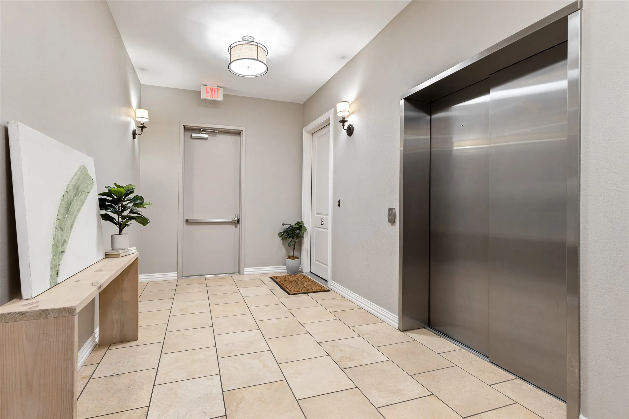 Condominium For Sale in Dallas County , 2811 Hood Street E, Dallas, Texas 75219, 2 Bedroom, 3 Bathroom, 2 Garage spaces, 1,779 Sqft, built in 2011, mls#21361604, Real Estate Agent in Dallas, Homes For Sale in Dallas county, Homes For Sale in Dallas, Realtor in Dallas Texas, Real Estate Brokerage Independent Realty Texas, Luminita Cordes Realtor