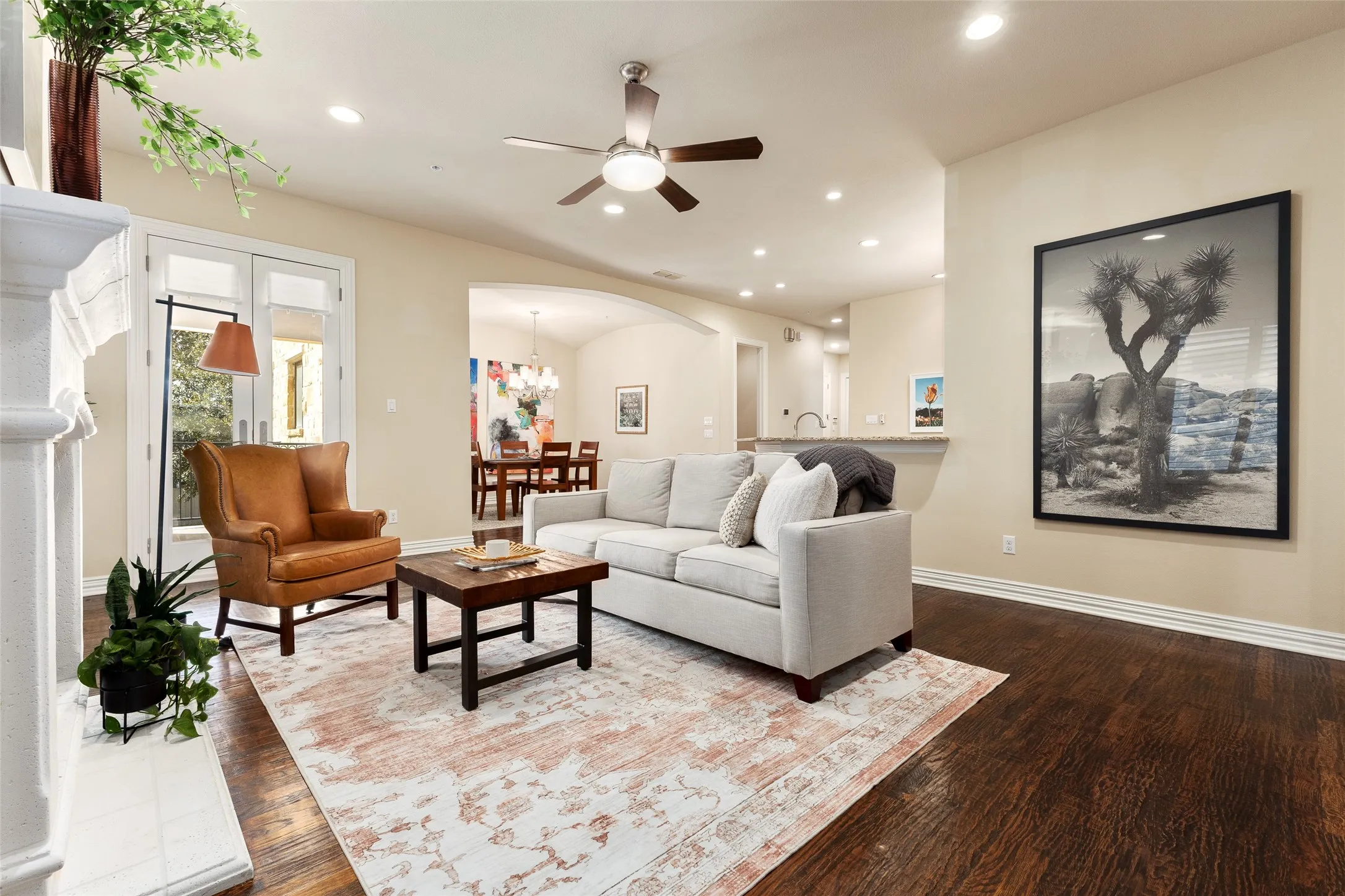 Condominium For Sale in Dallas County , 2811 Hood Street E, Dallas, Texas 75219, 2 Bedroom, 3 Bathroom, 2 Garage spaces, 1,779 Sqft, built in 2011, mls#21361604, Real Estate Agent in Dallas, Homes For Sale in Dallas county, Homes For Sale in Dallas, Realtor in Dallas Texas, Real Estate Brokerage Independent Realty Texas, Luminita Cordes Realtor