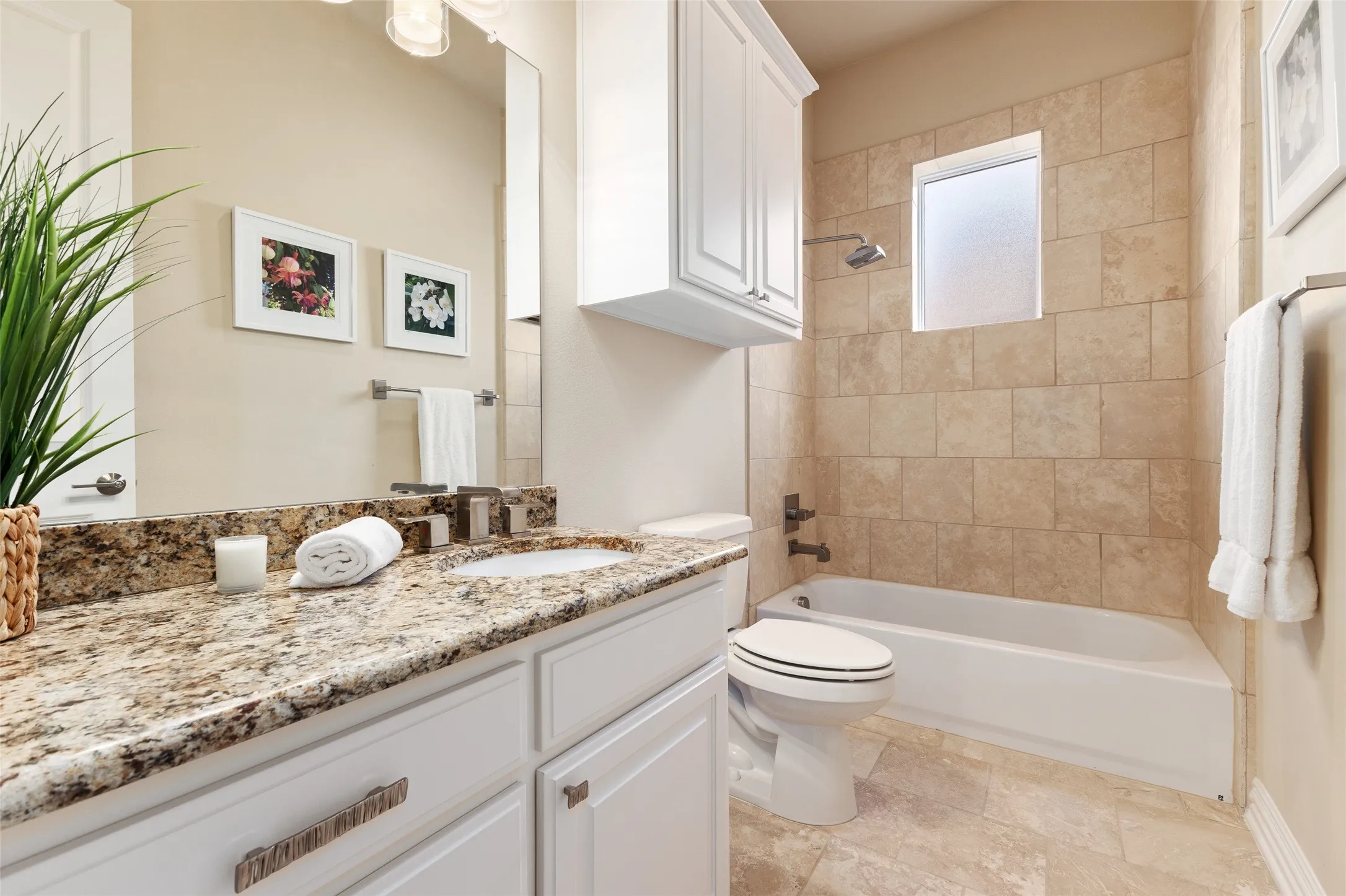 Condominium For Sale in Dallas County , 2811 Hood Street E, Dallas, Texas 75219, 2 Bedroom, 3 Bathroom, 2 Garage spaces, 1,779 Sqft, built in 2011, mls#21361604, Real Estate Agent in Dallas, Homes For Sale in Dallas county, Homes For Sale in Dallas, Realtor in Dallas Texas, Real Estate Brokerage Independent Realty Texas, Luminita Cordes Realtor