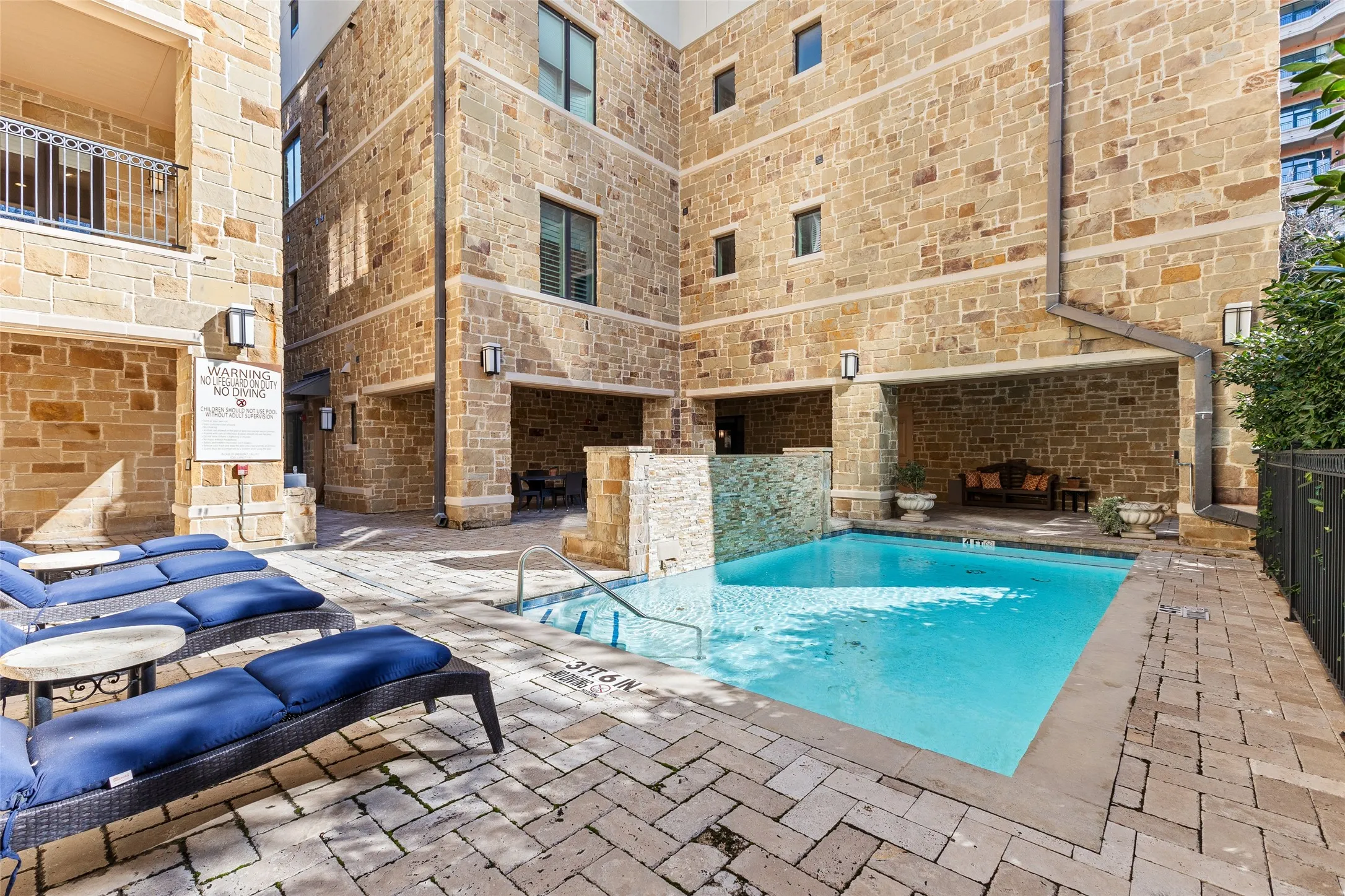 Condominium For Sale in Dallas County , 2811 Hood Street E, Dallas, Texas 75219, 2 Bedroom, 3 Bathroom, 2 Garage spaces, 1,779 Sqft, built in 2011, mls#21361604, Real Estate Agent in Dallas, Homes For Sale in Dallas county, Homes For Sale in Dallas, Realtor in Dallas Texas, Real Estate Brokerage Independent Realty Texas, Luminita Cordes Realtor