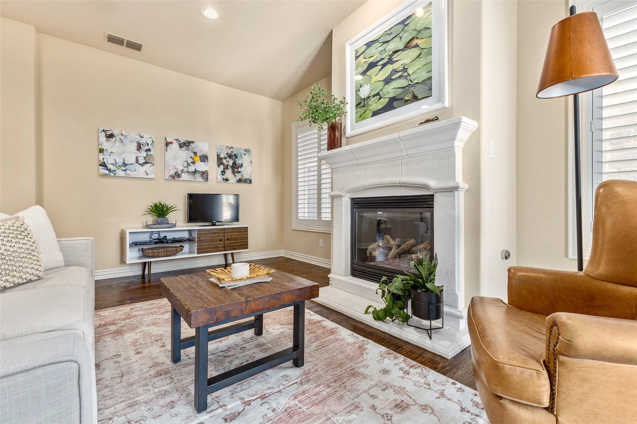 Condominium For Sale in Dallas County , 2811 Hood Street E, Dallas, Texas 75219, 2 Bedroom, 3 Bathroom, 2 Garage spaces, 1,779 Sqft, built in 2011, mls#21361604, Real Estate Agent in Dallas, Homes For Sale in Dallas county, Homes For Sale in Dallas, Realtor in Dallas Texas, Real Estate Brokerage Independent Realty Texas, Luminita Cordes Realtor