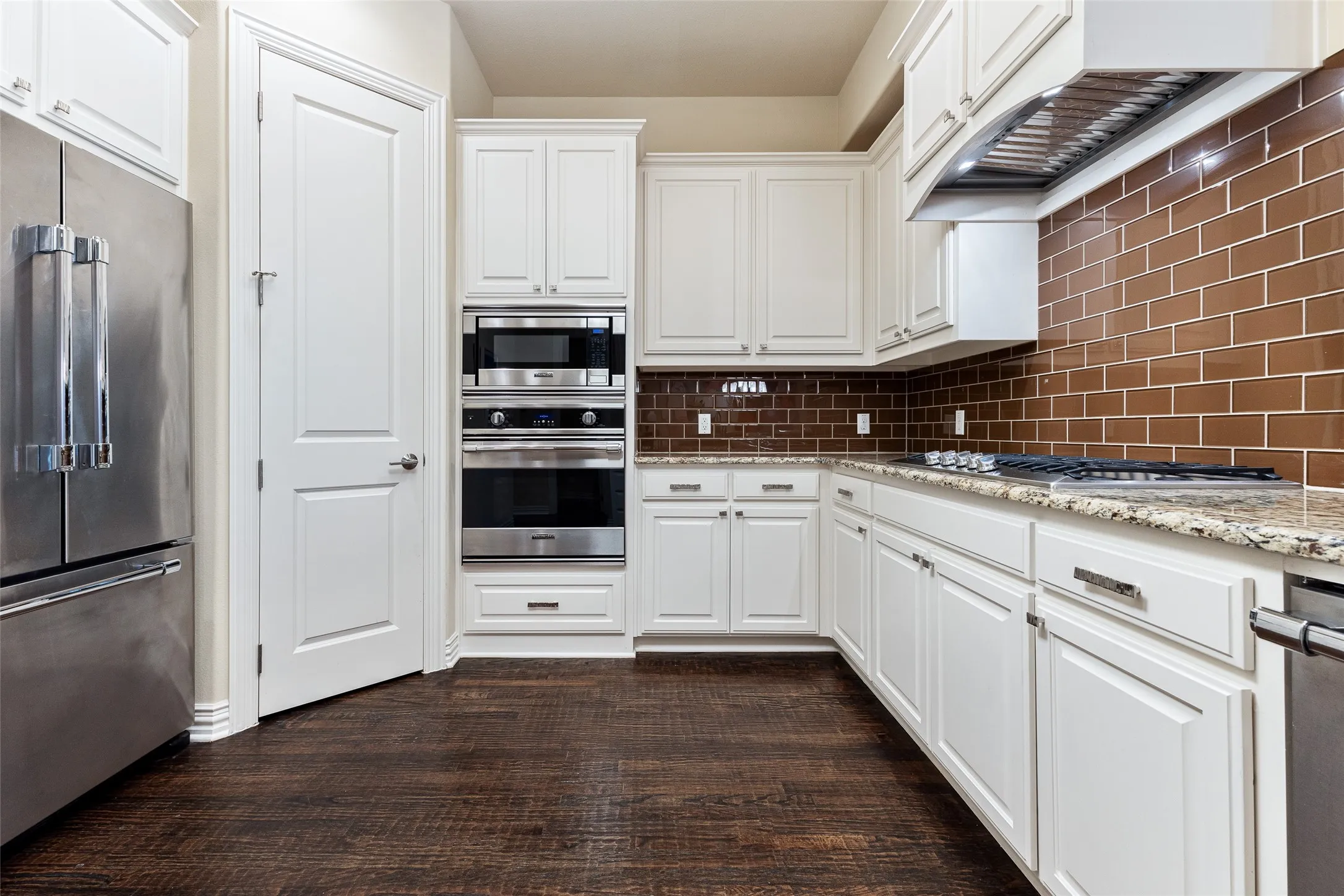 Condominium For Sale in Dallas County , 2811 Hood Street E, Dallas, Texas 75219, 2 Bedroom, 3 Bathroom, 2 Garage spaces, 1,779 Sqft, built in 2011, mls#21361604, Real Estate Agent in Dallas, Homes For Sale in Dallas county, Homes For Sale in Dallas, Realtor in Dallas Texas, Real Estate Brokerage Independent Realty Texas, Luminita Cordes Realtor