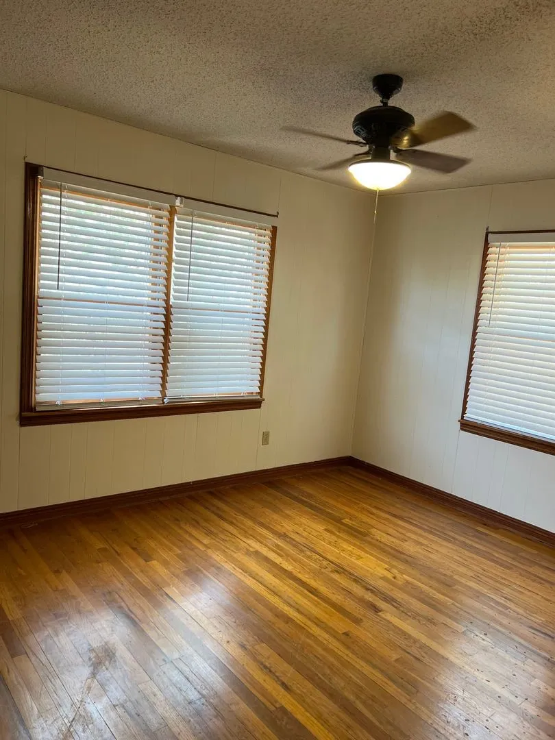 Single Family Residence For Rent in Nolan County , 1623 Woodruff Lane, Sweetwater, Texas 79556, 3 Bedroom, 2 Bathroom, Garage spaces, 1,259 Sqft, built in 1956, mls#21362636, Real Estate Agent in Sweetwater, Homes For Rent in Nolan county, Homes For Rent in Sweetwater, Realtor in Sweetwater Texas, Real Estate Brokerage Independent Realty Texas, Luminita Cordes Realtor