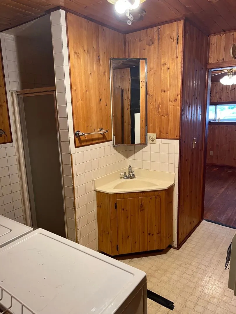 Single Family Residence For Rent in Nolan County , 1623 Woodruff Lane, Sweetwater, Texas 79556, 3 Bedroom, 2 Bathroom, Garage spaces, 1,259 Sqft, built in 1956, mls#21362636, Real Estate Agent in Sweetwater, Homes For Rent in Nolan county, Homes For Rent in Sweetwater, Realtor in Sweetwater Texas, Real Estate Brokerage Independent Realty Texas, Luminita Cordes Realtor