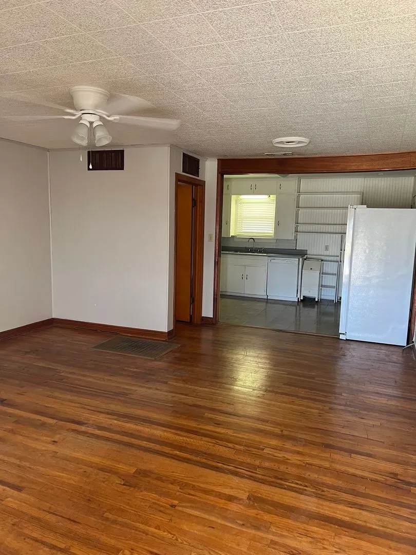 Single Family Residence For Rent in Nolan County , 1623 Woodruff Lane, Sweetwater, Texas 79556, 3 Bedroom, 2 Bathroom, Garage spaces, 1,259 Sqft, built in 1956, mls#21362636, Real Estate Agent in Sweetwater, Homes For Rent in Nolan county, Homes For Rent in Sweetwater, Realtor in Sweetwater Texas, Real Estate Brokerage Independent Realty Texas, Luminita Cordes Realtor