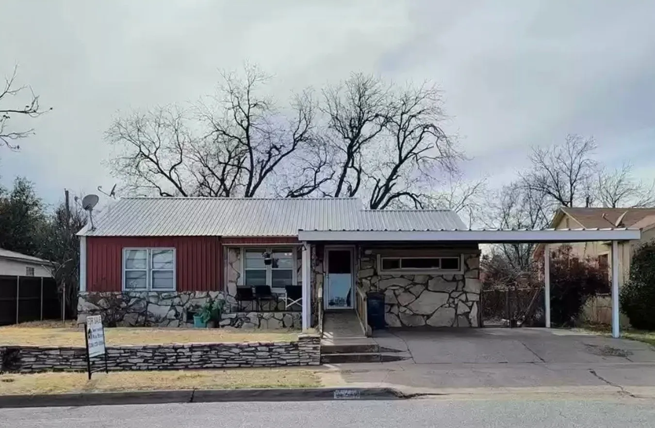 Single Family Residence For Rent in Nolan County , 1623 Woodruff Lane, Sweetwater, Texas 79556, 3 Bedroom, 2 Bathroom, Garage spaces, 1,259 Sqft, built in 1956, mls#21362636, Real Estate Agent in Sweetwater, Homes For Rent in Nolan county, Homes For Rent in Sweetwater, Realtor in Sweetwater Texas, Real Estate Brokerage Independent Realty Texas, Luminita Cordes Realtor