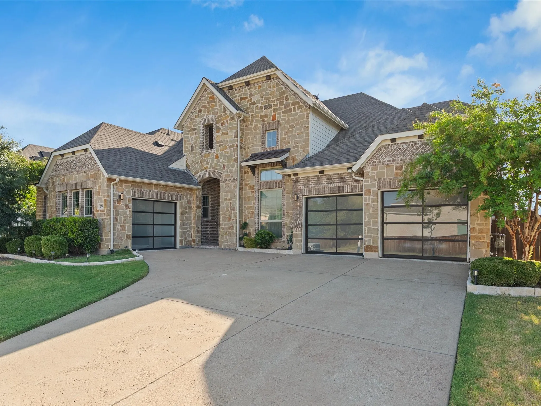 Single Family Residence For Sale in Denton County , 12736 Possum Kingdom Drive, Frisco, Texas 75033, 5 Bedroom, 6 Bathroom, 3 Garage spaces, 4,396 Sqft, built in 2017, mls#21362468, Real Estate Agent in Frisco, Homes For Sale in Denton county, Homes For Sale in Frisco, Realtor in Frisco Texas, Real Estate Brokerage Independent Realty Texas, Luminita Cordes Realtor