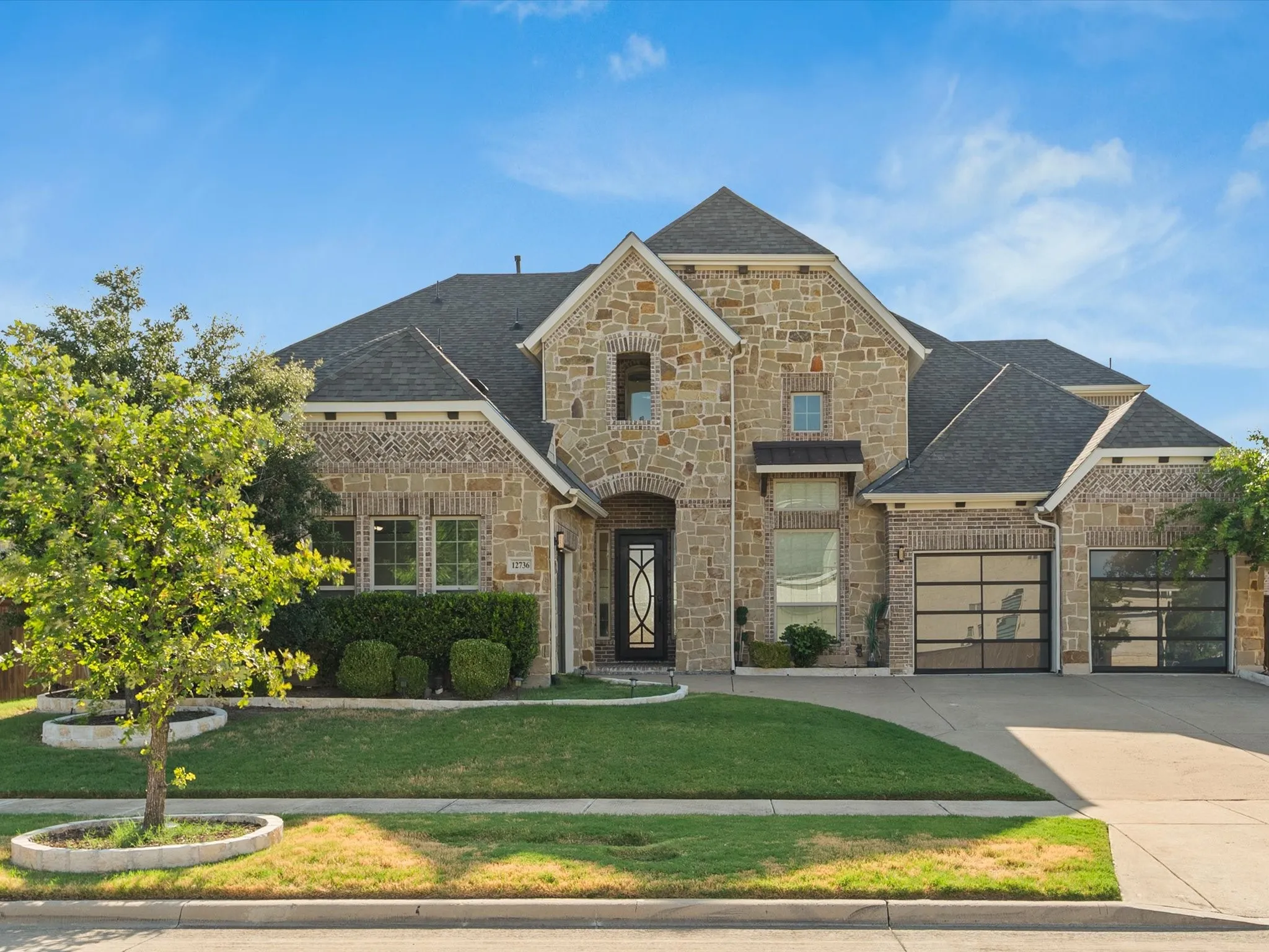 Single Family Residence For Sale in Denton County , 12736 Possum Kingdom Drive, Frisco, Texas 75033, 5 Bedroom, 6 Bathroom, 3 Garage spaces, 4,396 Sqft, built in 2017, mls#21362468, Real Estate Agent in Frisco, Homes For Sale in Denton county, Homes For Sale in Frisco, Realtor in Frisco Texas, Real Estate Brokerage Independent Realty Texas, Luminita Cordes Realtor