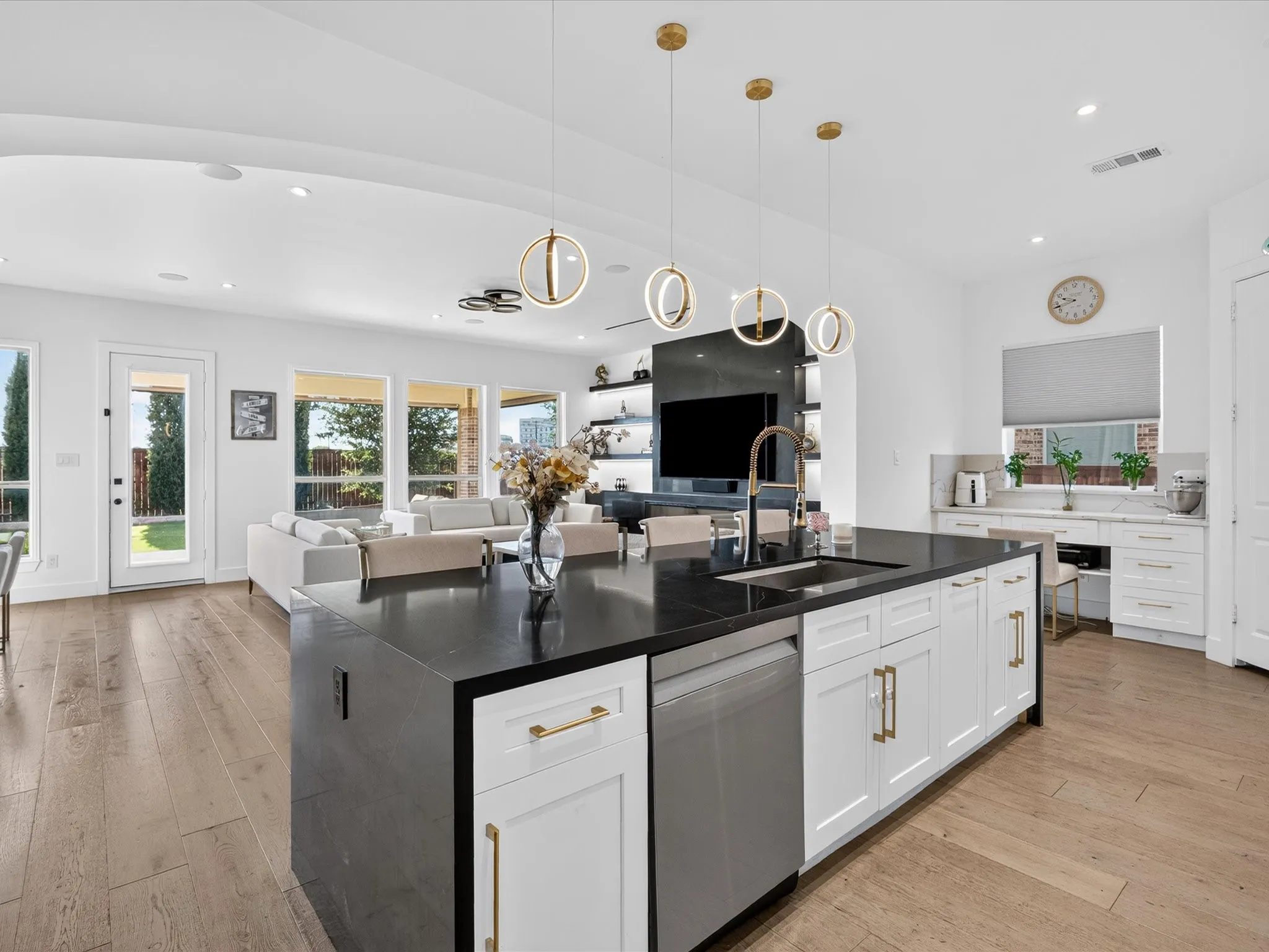 Single Family Residence For Sale in Denton County , 12736 Possum Kingdom Drive, Frisco, Texas 75033, 5 Bedroom, 6 Bathroom, 3 Garage spaces, 4,396 Sqft, built in 2017, mls#21362468, Real Estate Agent in Frisco, Homes For Sale in Denton county, Homes For Sale in Frisco, Realtor in Frisco Texas, Real Estate Brokerage Independent Realty Texas, Luminita Cordes Realtor