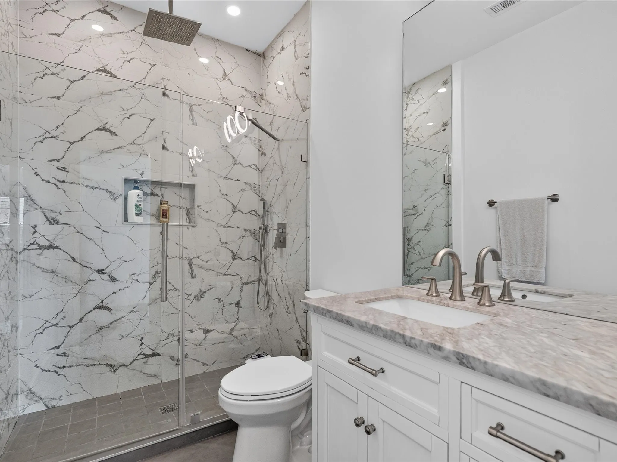 Single Family Residence For Sale in Denton County , 12736 Possum Kingdom Drive, Frisco, Texas 75033, 5 Bedroom, 6 Bathroom, 3 Garage spaces, 4,396 Sqft, built in 2017, mls#21362468, Real Estate Agent in Frisco, Homes For Sale in Denton county, Homes For Sale in Frisco, Realtor in Frisco Texas, Real Estate Brokerage Independent Realty Texas, Luminita Cordes Realtor