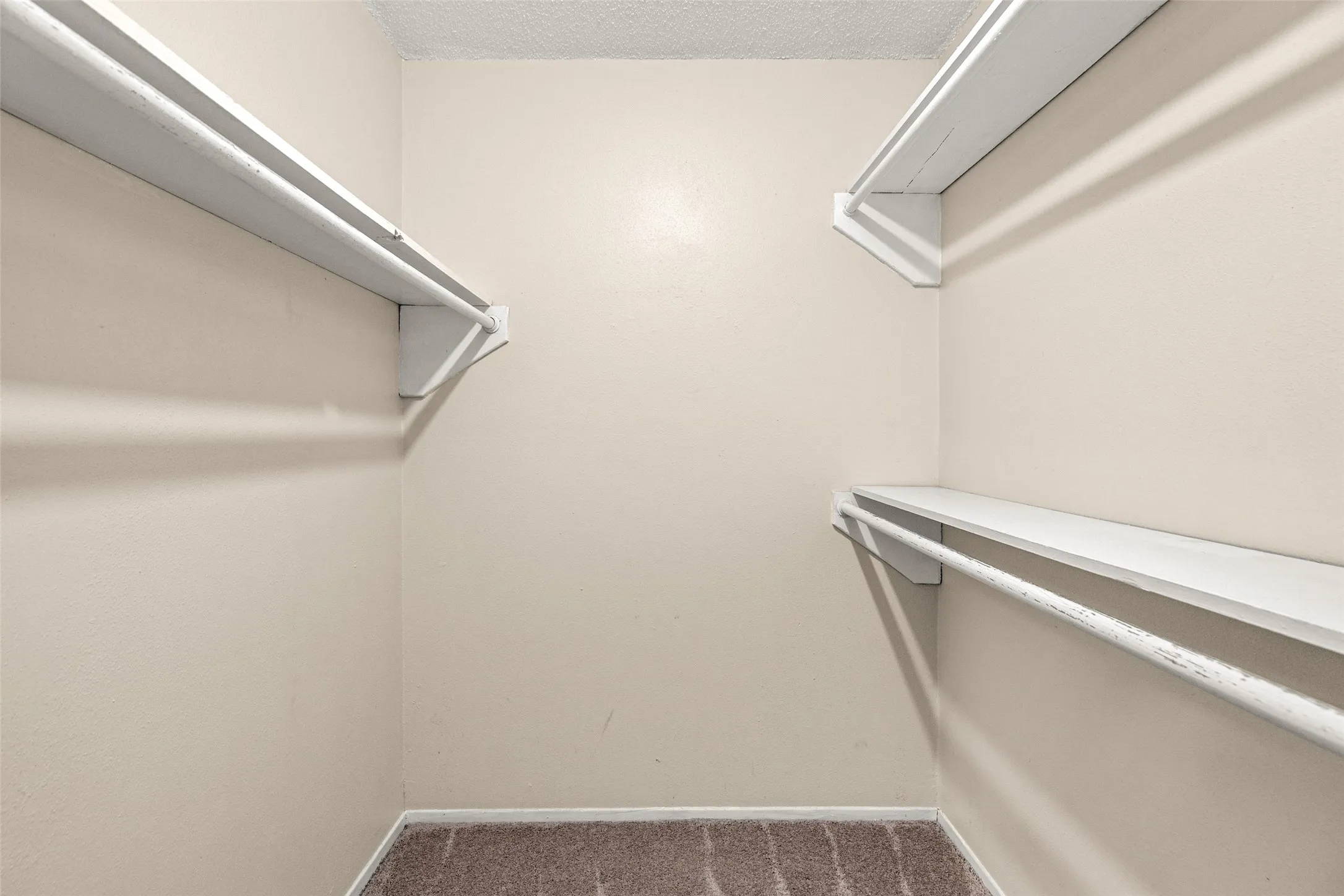 Condominium For Sale in Dallas County , 5903 Harvest Hill Road 2074, Dallas, Texas 75230, 2 Bedroom, 2 Bathroom, Garage spaces, 1,026 Sqft, built in 1970, mls#21362640, Real Estate Agent in Dallas, Homes For Sale in Dallas county, Homes For Sale in Dallas, Realtor in Dallas Texas, Real Estate Brokerage Independent Realty Texas, Luminita Cordes Realtor