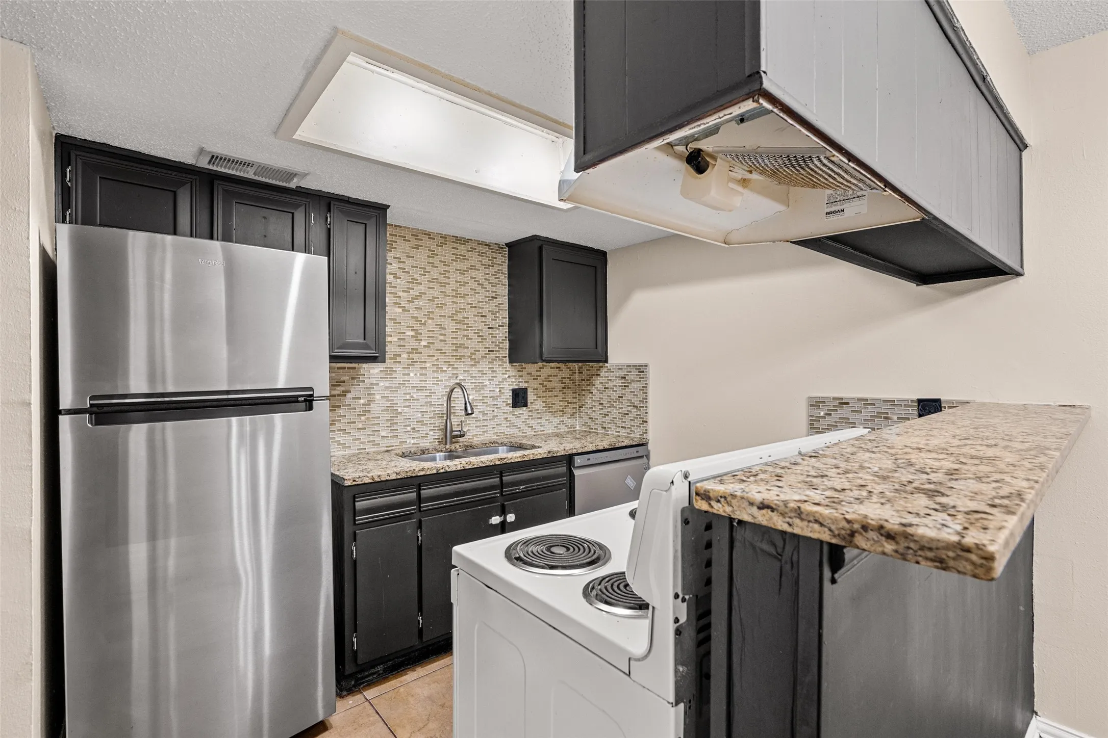 Condominium For Sale in Dallas County , 5903 Harvest Hill Road 2074, Dallas, Texas 75230, 2 Bedroom, 2 Bathroom, Garage spaces, 1,026 Sqft, built in 1970, mls#21362640, Real Estate Agent in Dallas, Homes For Sale in Dallas county, Homes For Sale in Dallas, Realtor in Dallas Texas, Real Estate Brokerage Independent Realty Texas, Luminita Cordes Realtor