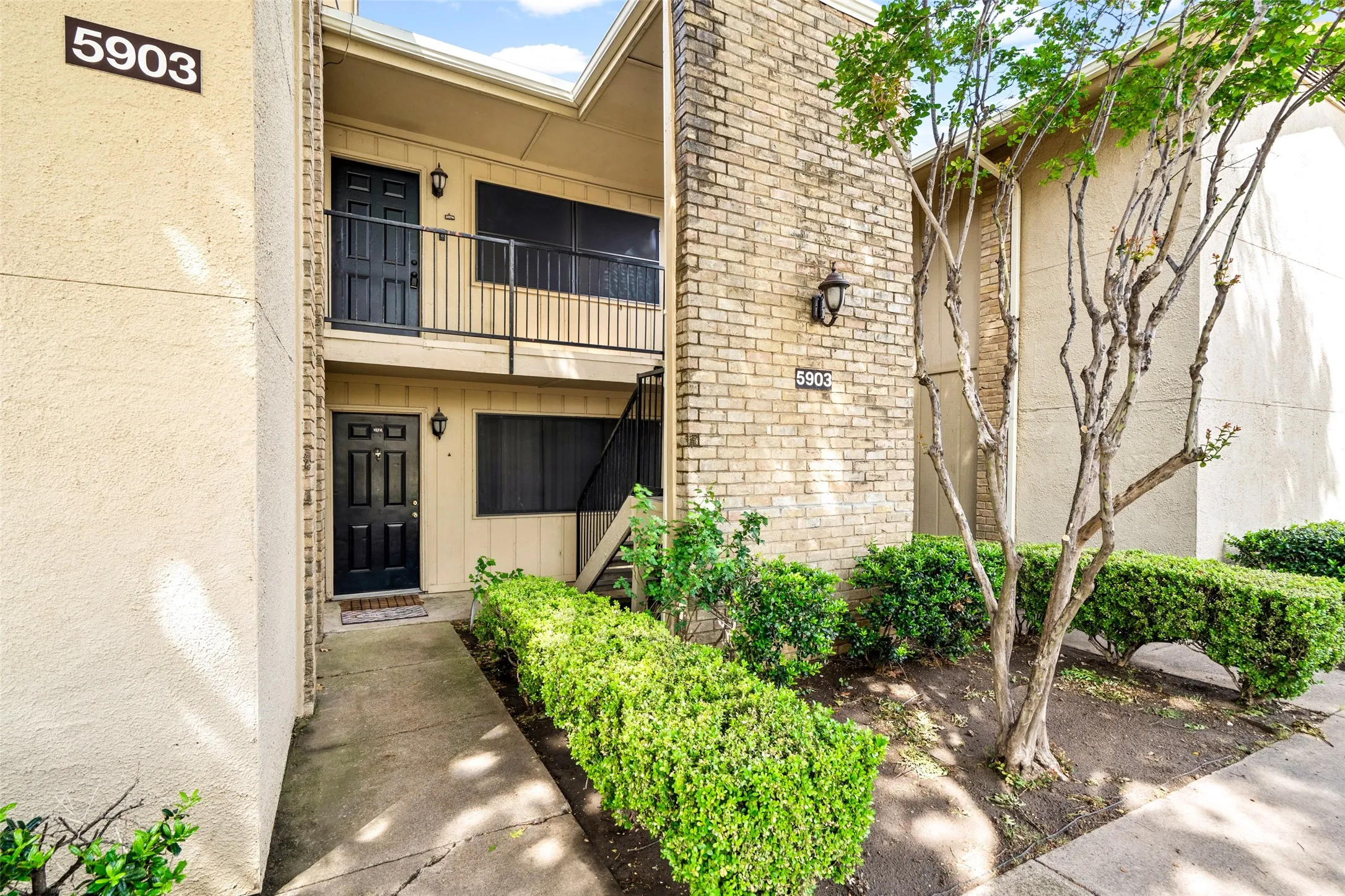 Condominium For Sale in Dallas County , 5903 Harvest Hill Road 2074, Dallas, Texas 75230, 2 Bedroom, 2 Bathroom, Garage spaces, 1,026 Sqft, built in 1970, mls#21362640, Real Estate Agent in Dallas, Homes For Sale in Dallas county, Homes For Sale in Dallas, Realtor in Dallas Texas, Real Estate Brokerage Independent Realty Texas, Luminita Cordes Realtor