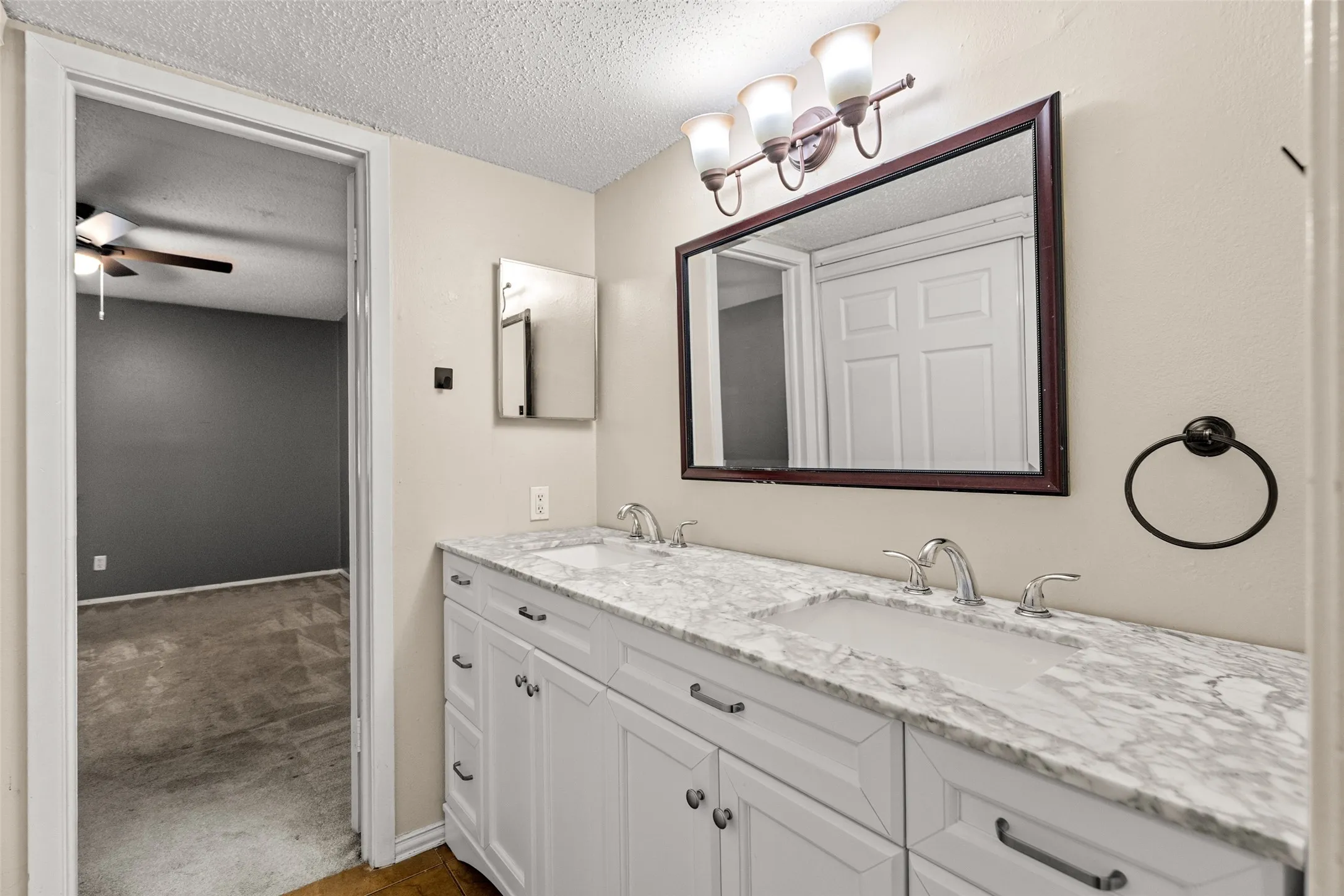 Condominium For Sale in Dallas County , 5903 Harvest Hill Road 2074, Dallas, Texas 75230, 2 Bedroom, 2 Bathroom, Garage spaces, 1,026 Sqft, built in 1970, mls#21362640, Real Estate Agent in Dallas, Homes For Sale in Dallas county, Homes For Sale in Dallas, Realtor in Dallas Texas, Real Estate Brokerage Independent Realty Texas, Luminita Cordes Realtor