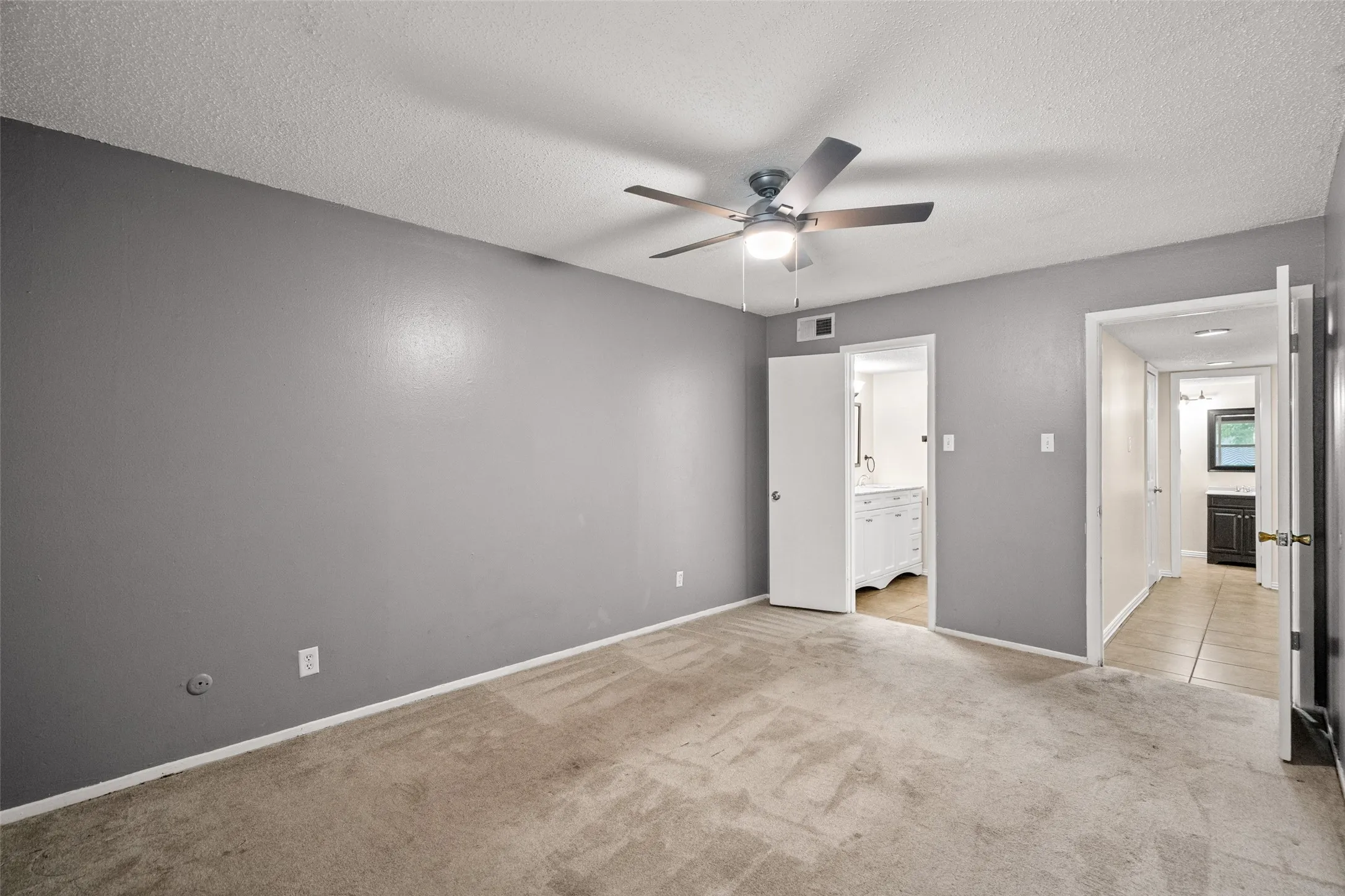 Condominium For Sale in Dallas County , 5903 Harvest Hill Road 2074, Dallas, Texas 75230, 2 Bedroom, 2 Bathroom, Garage spaces, 1,026 Sqft, built in 1970, mls#21362640, Real Estate Agent in Dallas, Homes For Sale in Dallas county, Homes For Sale in Dallas, Realtor in Dallas Texas, Real Estate Brokerage Independent Realty Texas, Luminita Cordes Realtor
