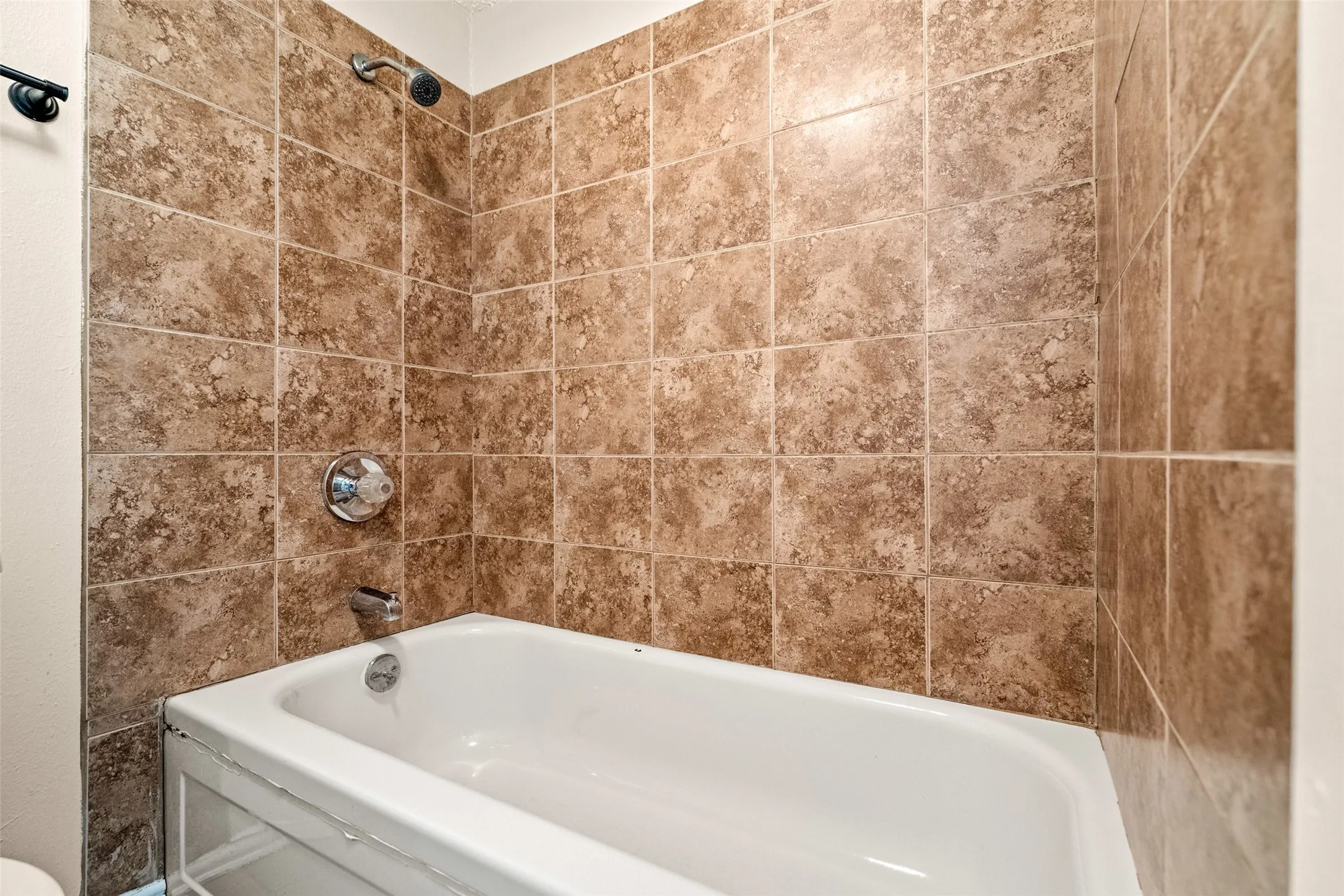 Condominium For Sale in Dallas County , 5903 Harvest Hill Road 2074, Dallas, Texas 75230, 2 Bedroom, 2 Bathroom, Garage spaces, 1,026 Sqft, built in 1970, mls#21362640, Real Estate Agent in Dallas, Homes For Sale in Dallas county, Homes For Sale in Dallas, Realtor in Dallas Texas, Real Estate Brokerage Independent Realty Texas, Luminita Cordes Realtor
