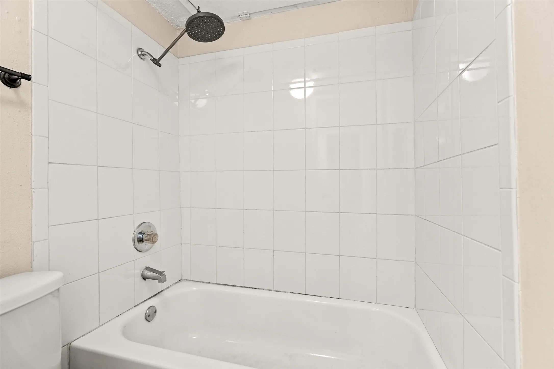 Condominium For Sale in Dallas County , 5903 Harvest Hill Road 2074, Dallas, Texas 75230, 2 Bedroom, 2 Bathroom, Garage spaces, 1,026 Sqft, built in 1970, mls#21362640, Real Estate Agent in Dallas, Homes For Sale in Dallas county, Homes For Sale in Dallas, Realtor in Dallas Texas, Real Estate Brokerage Independent Realty Texas, Luminita Cordes Realtor