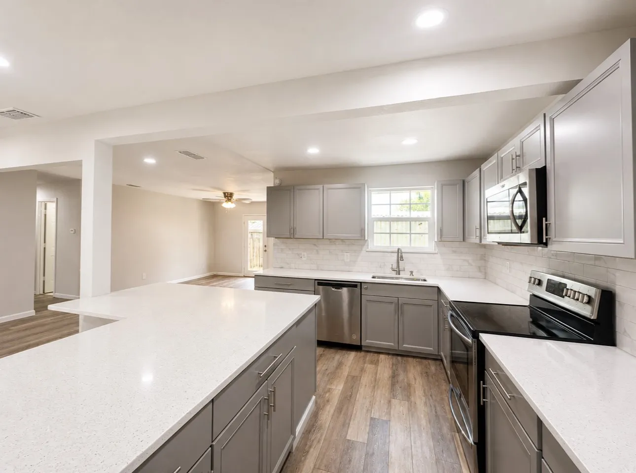 Single Family Residence For Sale in Dallas County , 4142 Victoria Street, Irving, Texas 75062, 3 Bedroom, 2 Bathroom, 2 Garage spaces, 1,422 Sqft, built in 1966, mls#21361156, Real Estate Agent in Irving, Homes For Sale in Dallas county, Homes For Sale in Irving, Realtor in Irving Texas, Real Estate Brokerage Independent Realty Texas, Luminita Cordes Realtor