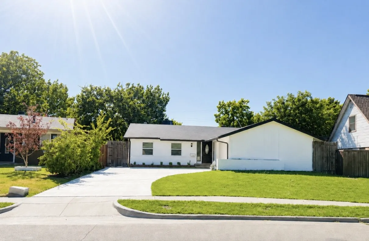 Single Family Residence For Sale in Dallas County , 4142 Victoria Street, Irving, Texas 75062, 3 Bedroom, 2 Bathroom, 2 Garage spaces, 1,422 Sqft, built in 1966, mls#21361156, Real Estate Agent in Irving, Homes For Sale in Dallas county, Homes For Sale in Irving, Realtor in Irving Texas, Real Estate Brokerage Independent Realty Texas, Luminita Cordes Realtor