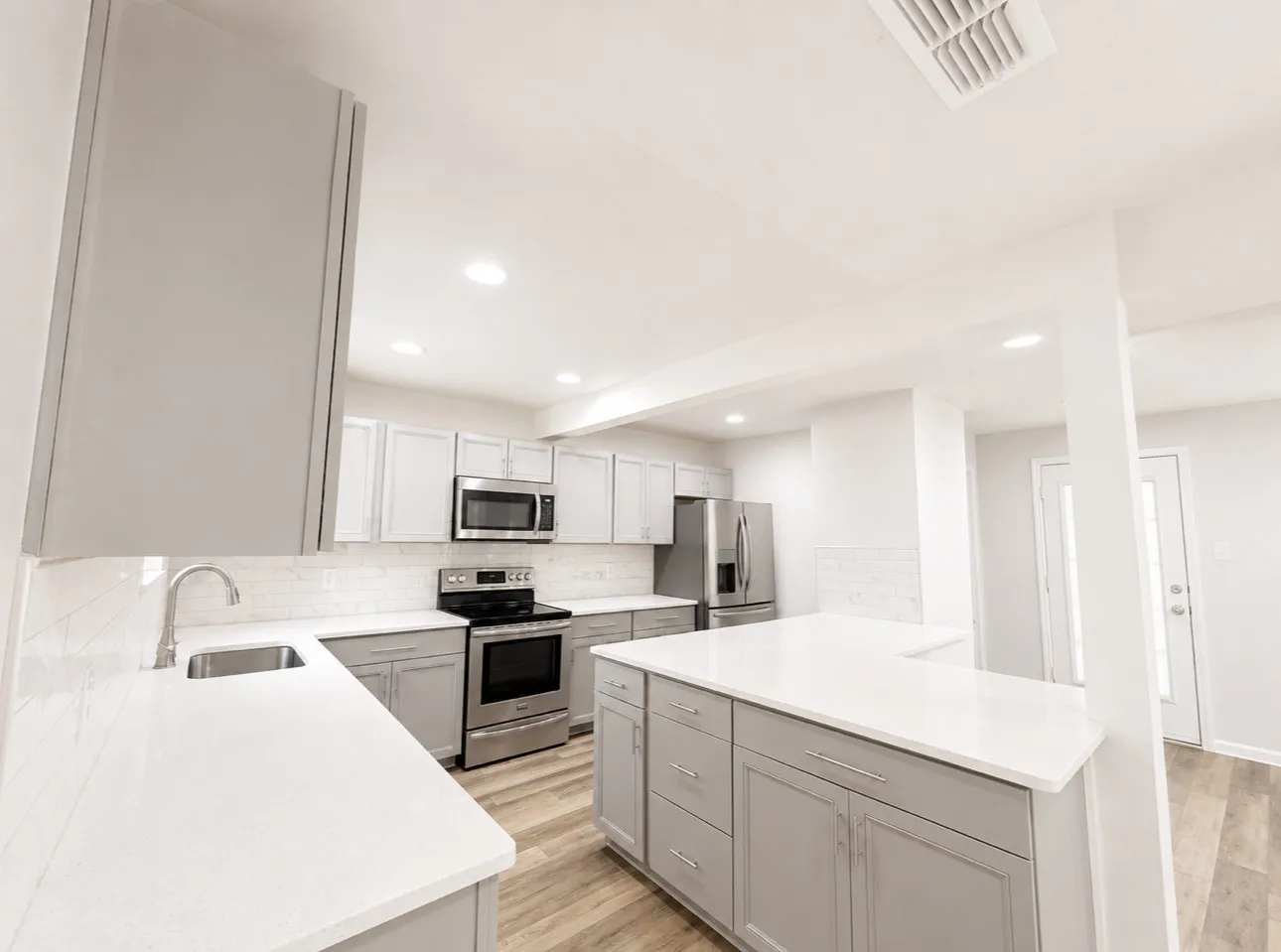 Single Family Residence For Sale in Dallas County , 4142 Victoria Street, Irving, Texas 75062, 3 Bedroom, 2 Bathroom, 2 Garage spaces, 1,422 Sqft, built in 1966, mls#21361156, Real Estate Agent in Irving, Homes For Sale in Dallas county, Homes For Sale in Irving, Realtor in Irving Texas, Real Estate Brokerage Independent Realty Texas, Luminita Cordes Realtor