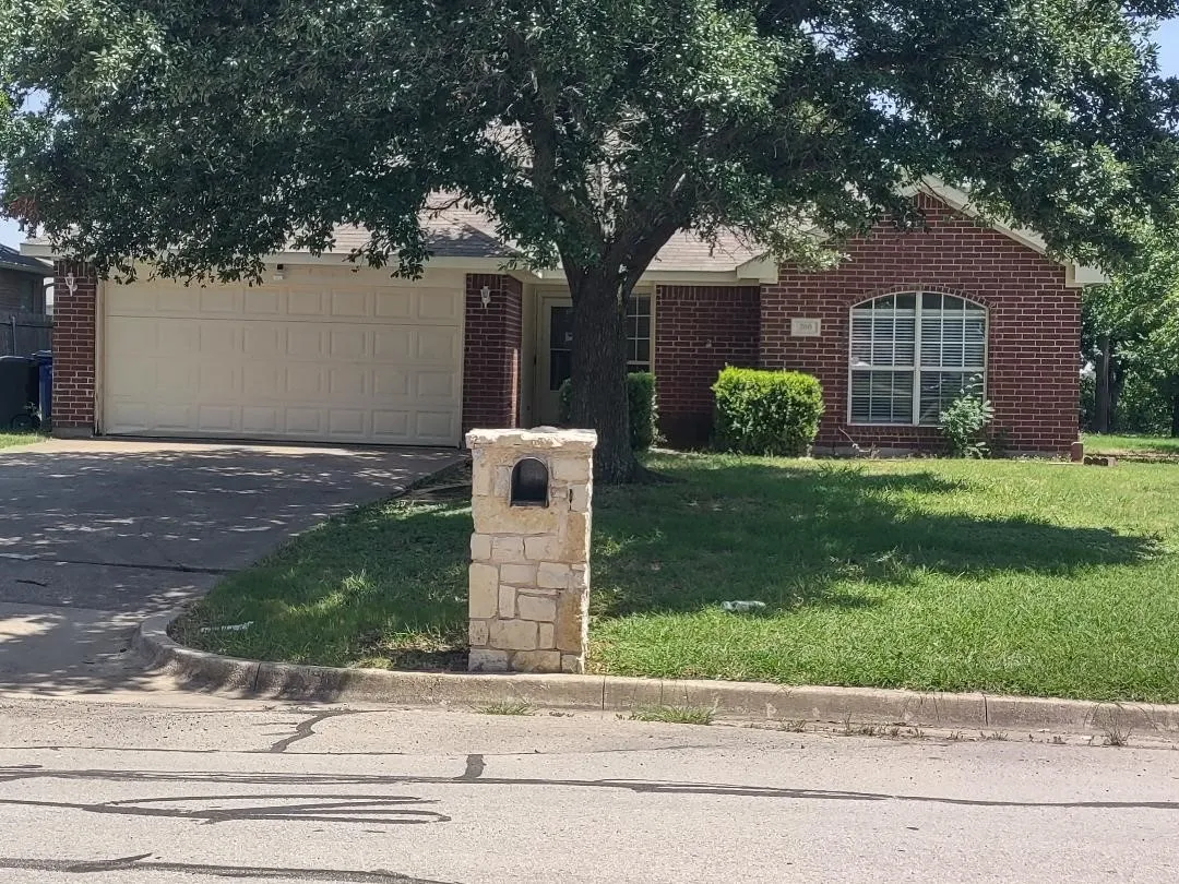 Single Family Residence For Rent in Tarrant County , 500 Fort Worth Street, Mansfield, Texas 76063, 4 Bedroom, 2 Bathroom, 2 Garage spaces, 1,651 Sqft, built in 1996, mls#21362644, Real Estate Agent in Mansfield, Homes For Rent in Tarrant county, Homes For Rent in Mansfield, Realtor in Mansfield Texas, Real Estate Brokerage Independent Realty Texas, Luminita Cordes Realtor