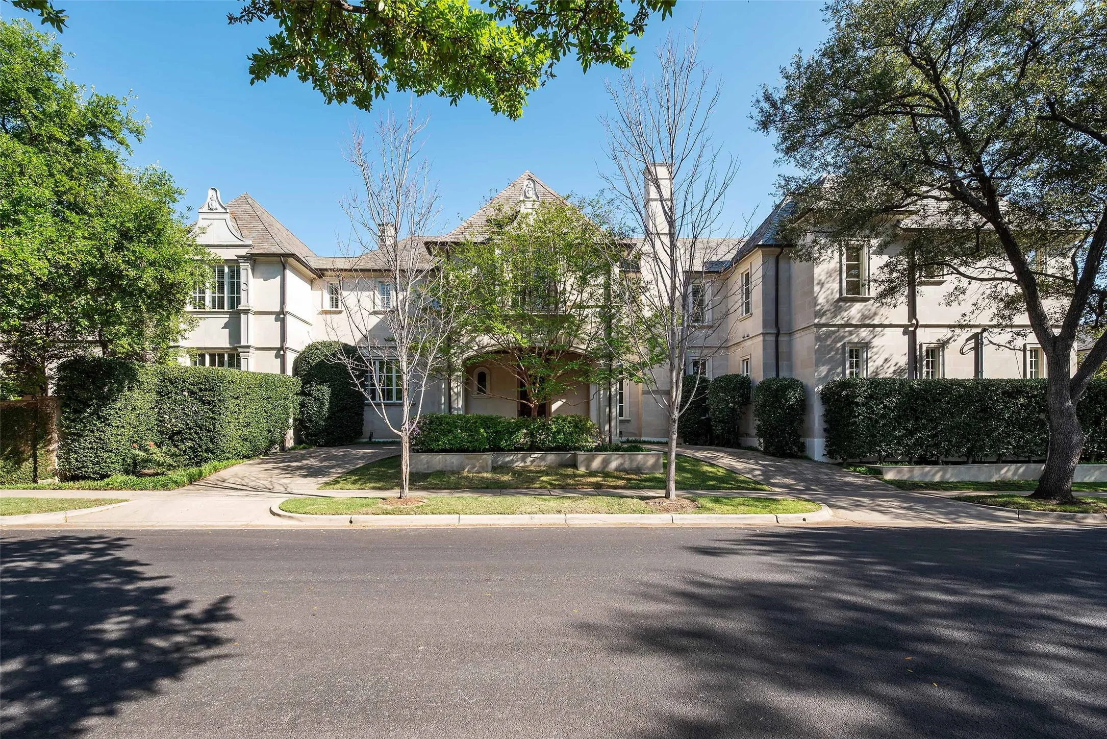 Single Family Residence For Sale in Dallas County , 3517 Lexington Avenue, Highland Park, Texas 75205, 5 Bedroom, 10 Bathroom, 3 Garage spaces, 13,932 Sqft, built in 2007, mls#21362638, Real Estate Agent in Highland Park, Homes For Sale in Dallas county, Homes For Sale in Highland Park, Realtor in Highland Park Texas, Real Estate Brokerage Independent Realty Texas, Luminita Cordes Realtor